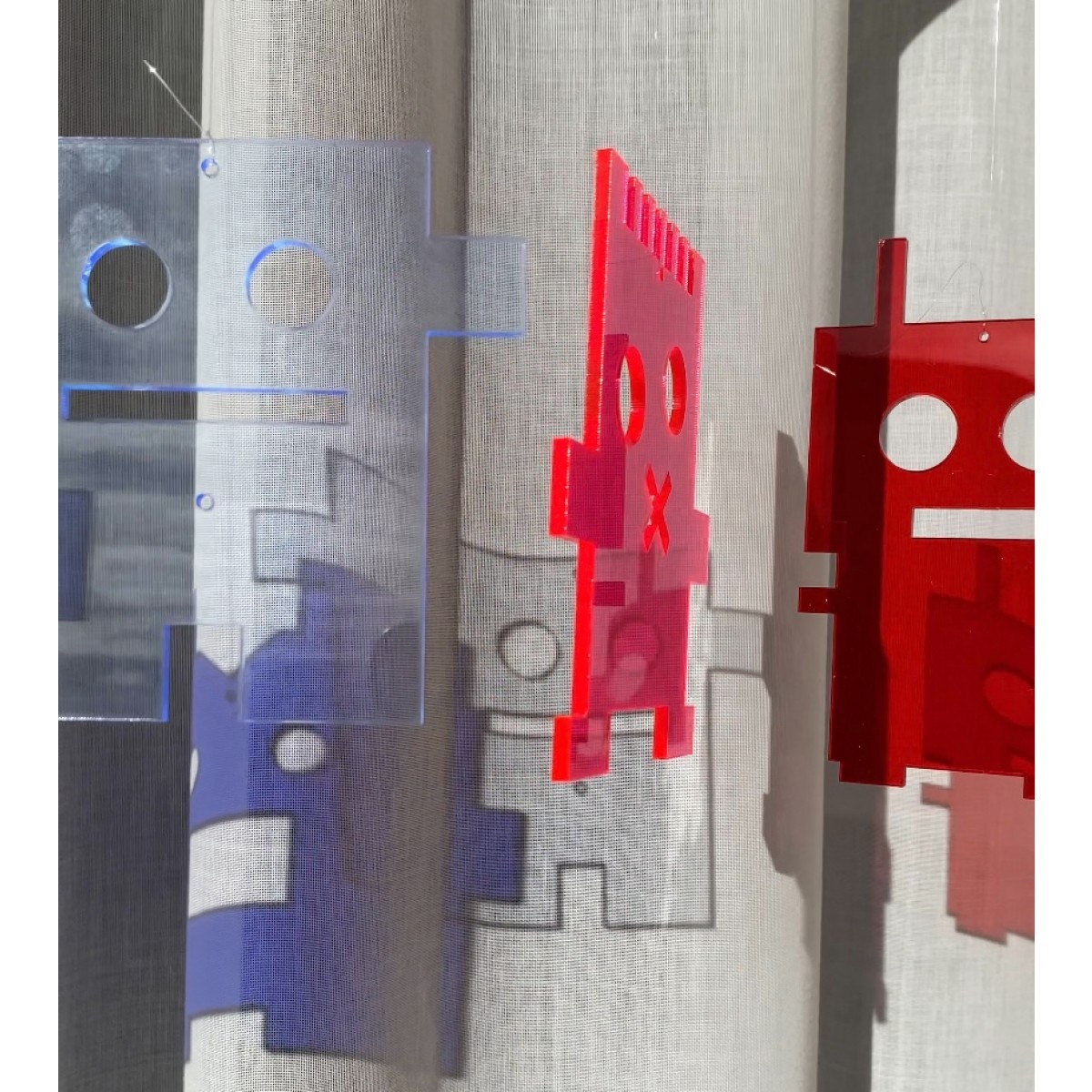 Design-Mobilé SUPER MONSTER –  aus recyceltem Acrylglas.