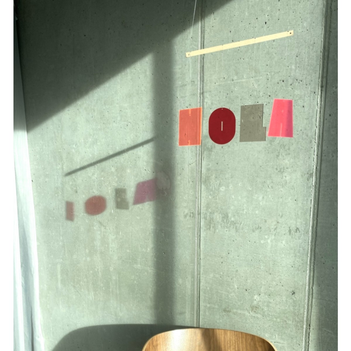 Mobilé HOLA von not white studio