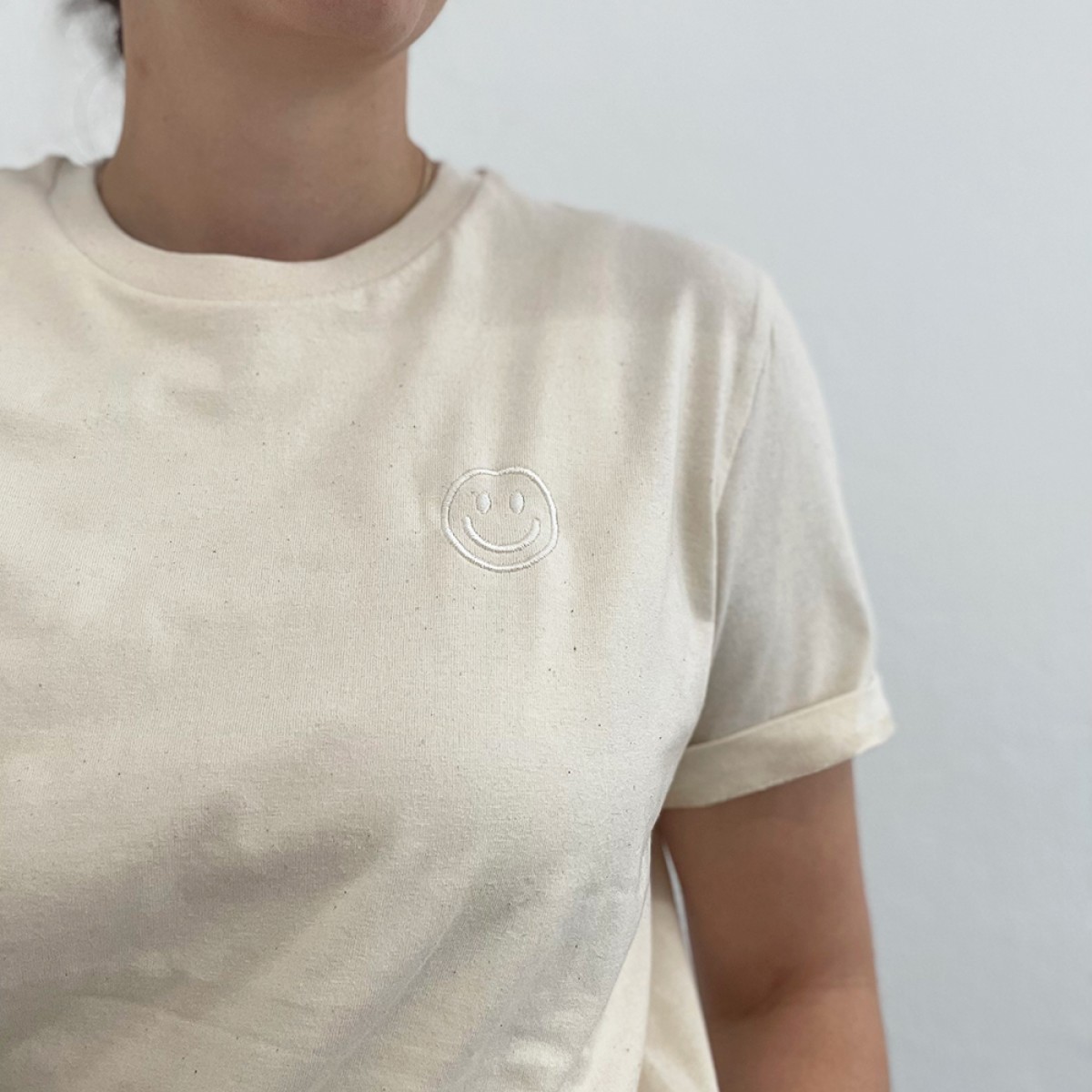 ORGANIC T-SHIRT SMILEY STICK WEISS | UNISEX | NATURAL – Studio Schön®