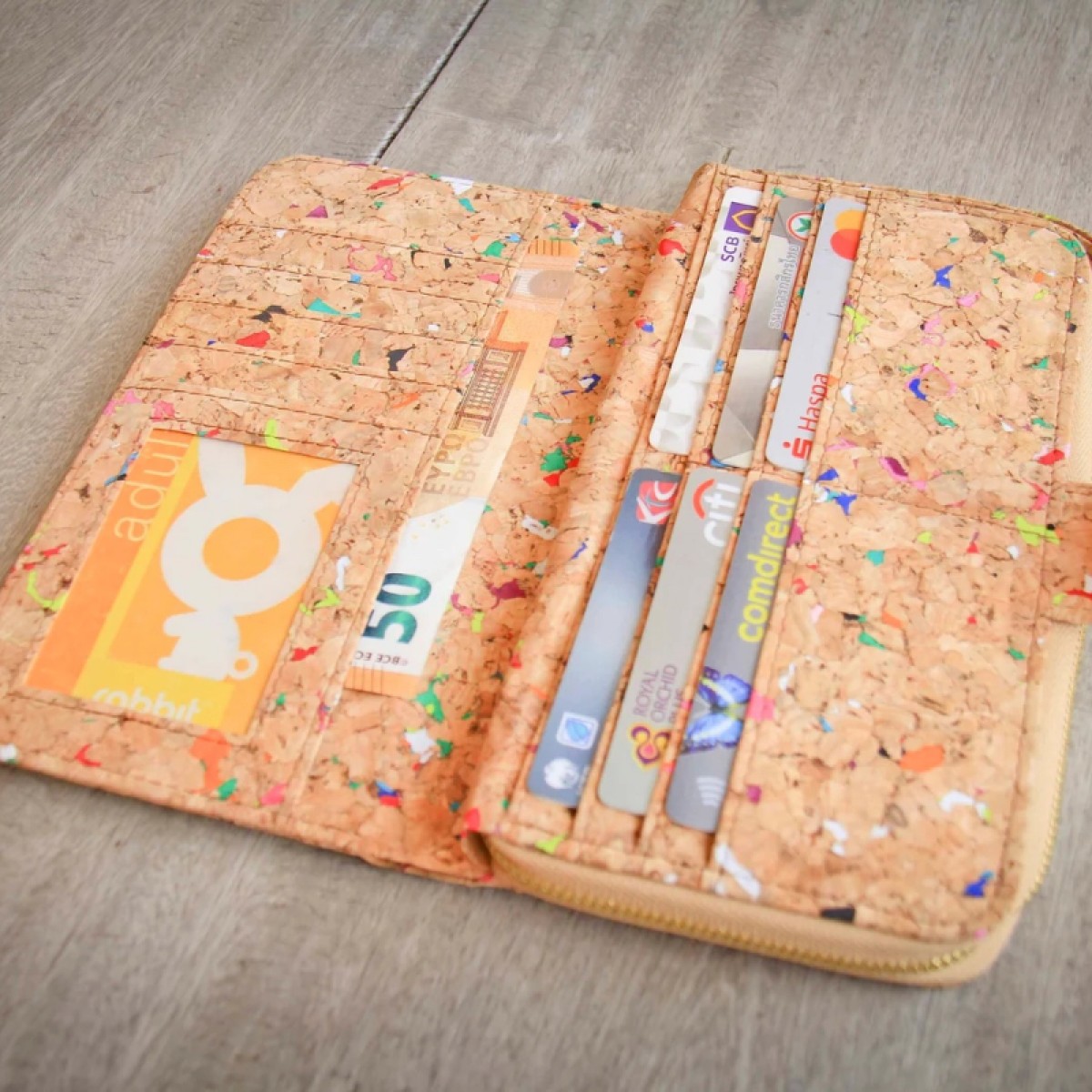 Portemonnaie / Brieftasche aus Kork mit Farb-Akzenten