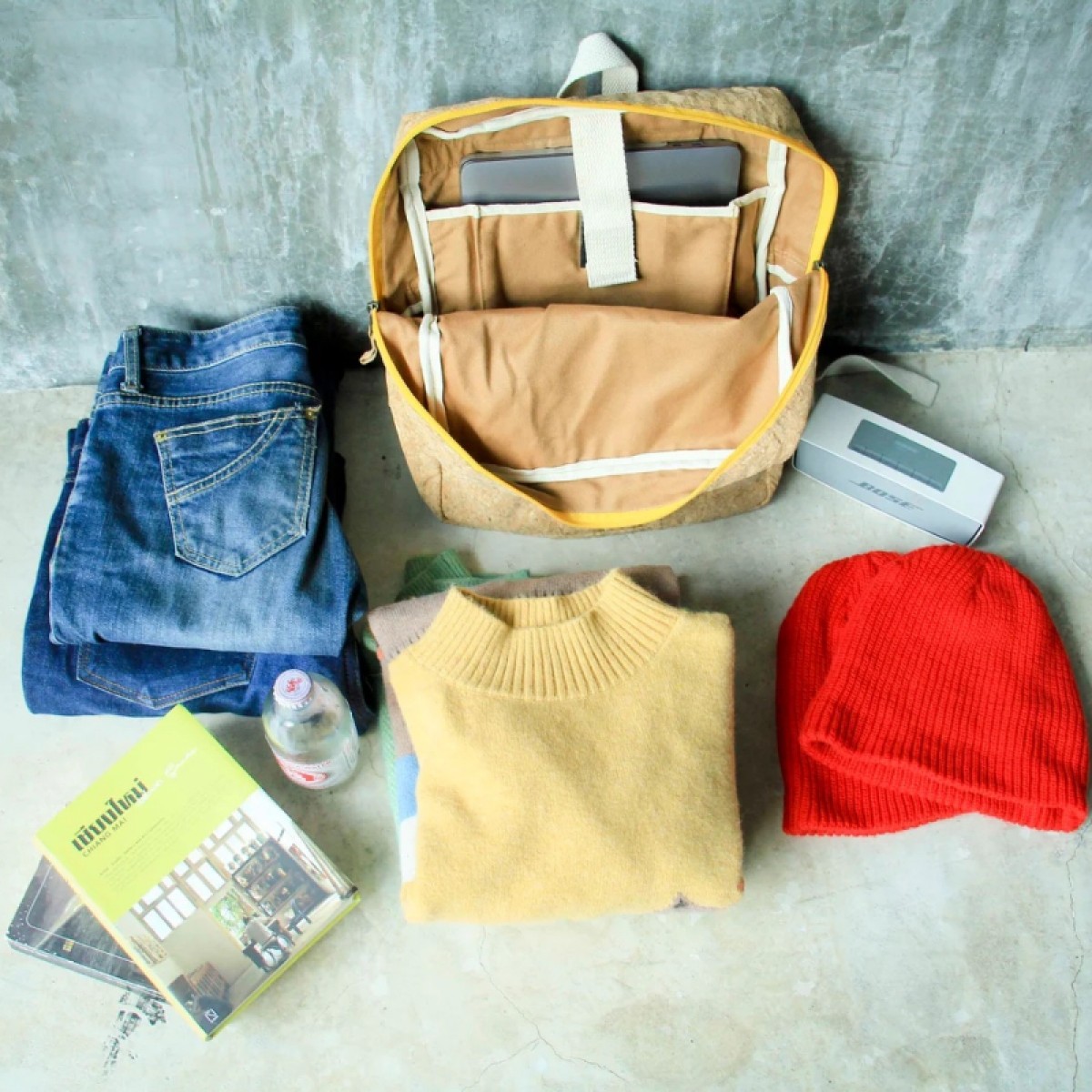 Rucksack aus Kork mit gelbem Zipper 