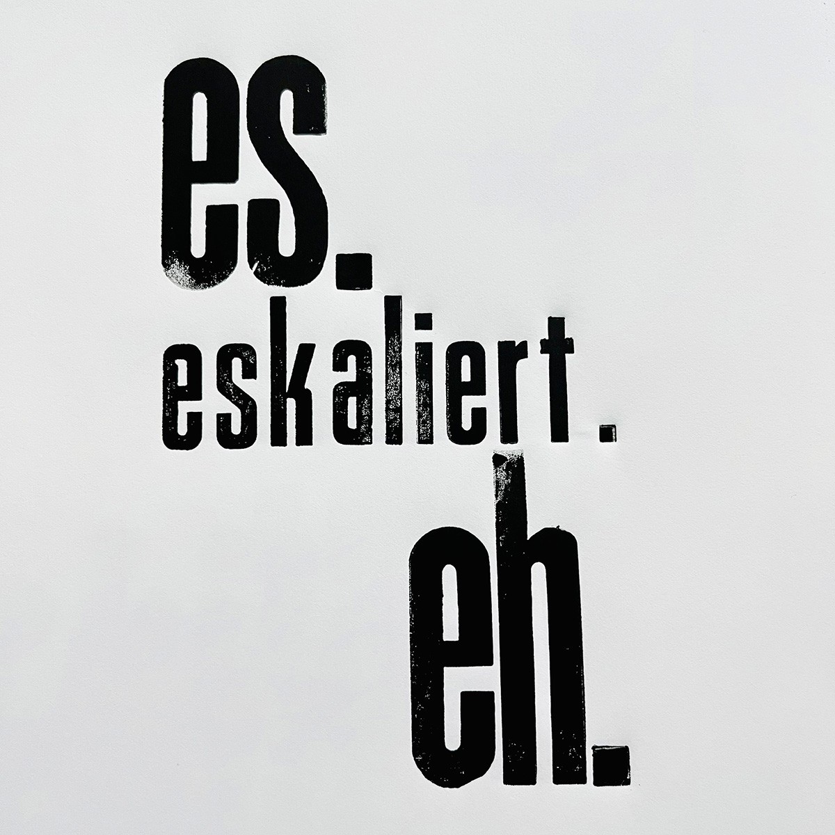 es.
eskaliert.
eh.
Letterpress von papelami