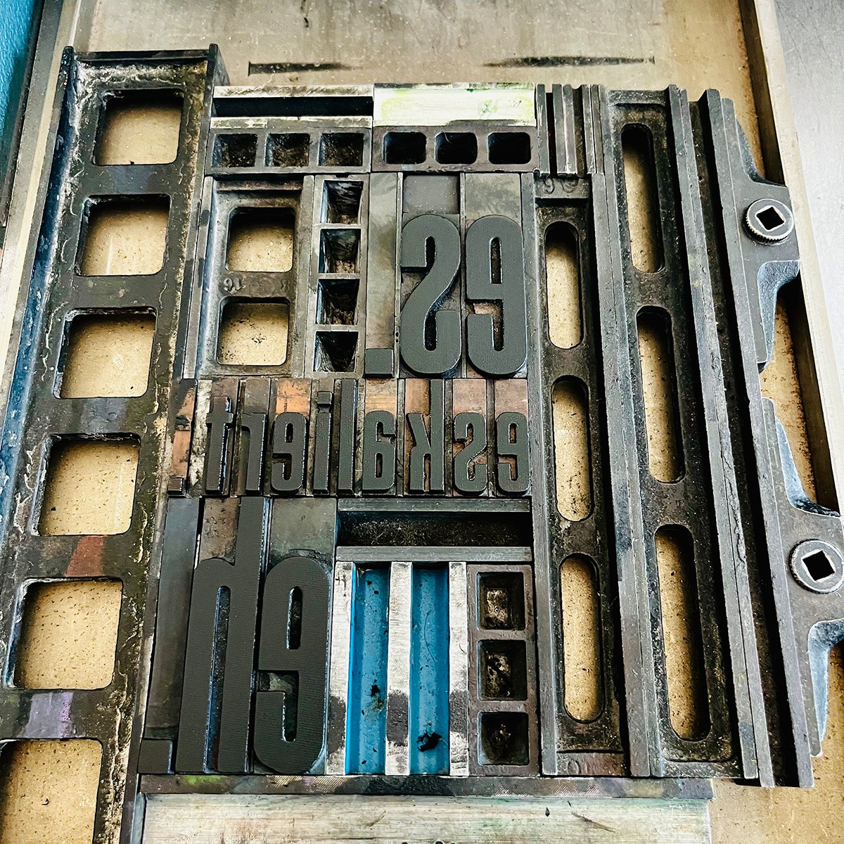 es.
eskaliert.
eh.
Letterpress von papelami