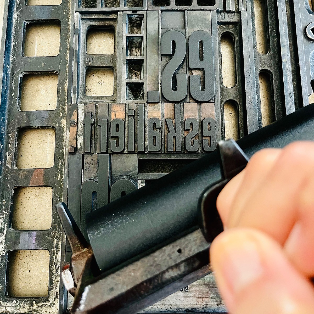 es.
eskaliert.
eh.
Letterpress von papelami