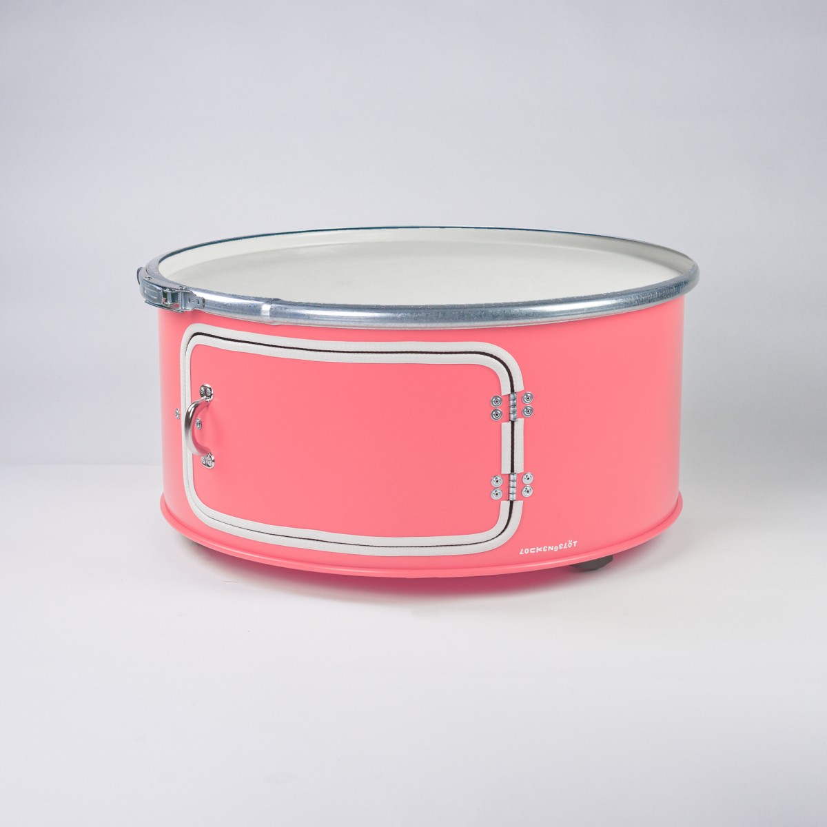 Lockengelöt - Little Bob mit Tür - Couchtisch aus Hamburger Ölfässern