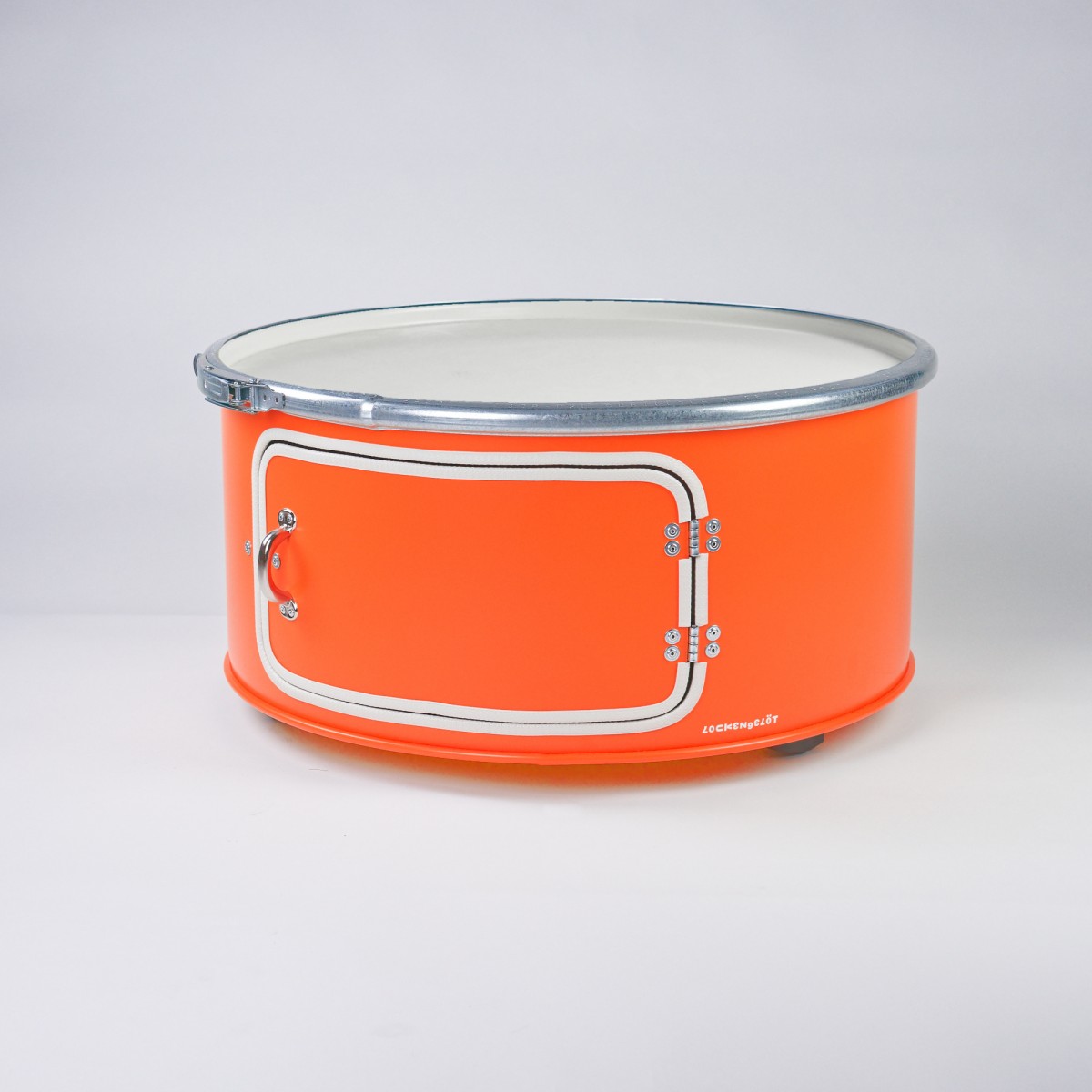 Lockengelöt - Little Bob mit Tür - Couchtisch aus Hamburger Ölfässern