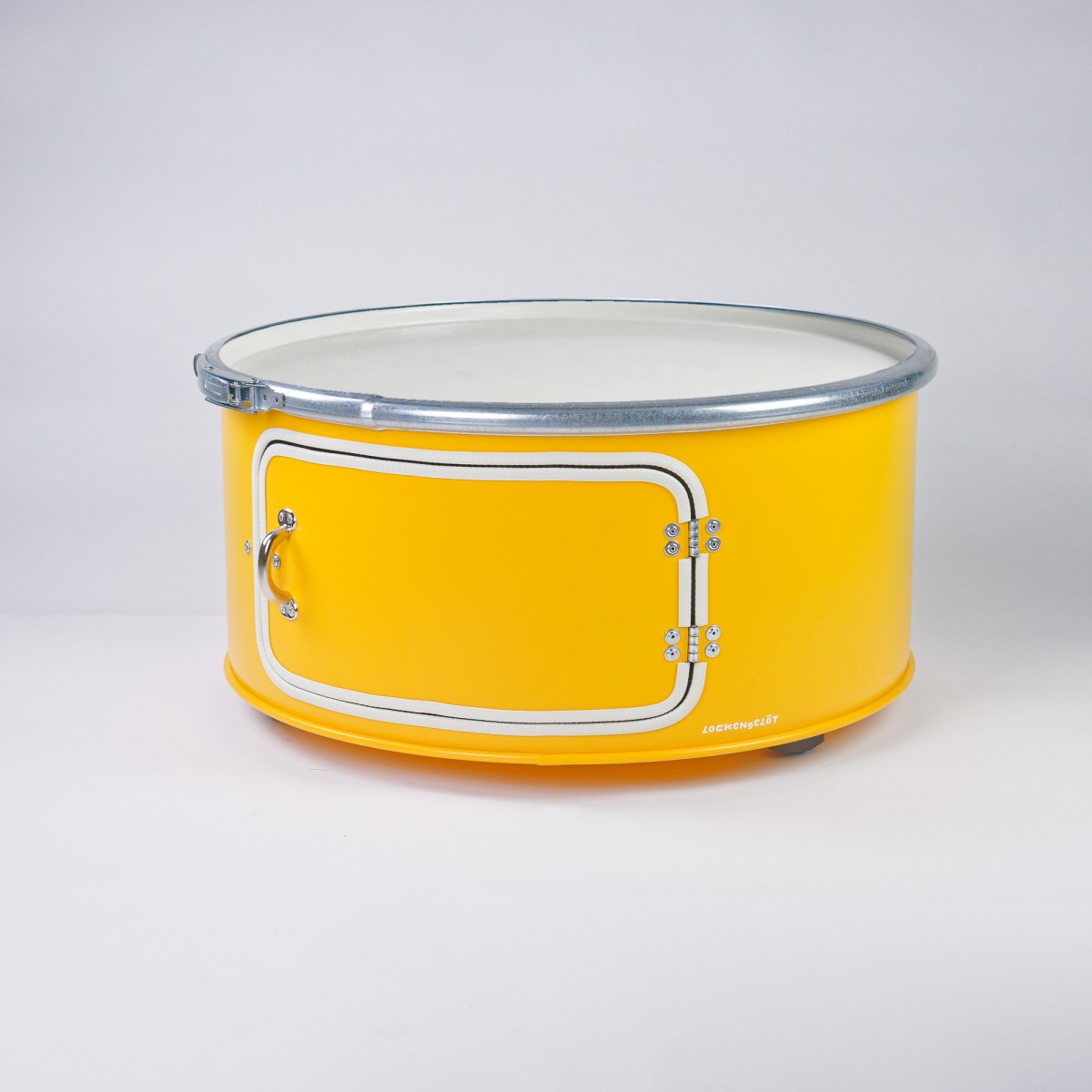 Lockengelöt - Little Bob mit Tür - Couchtisch aus Hamburger Ölfässern