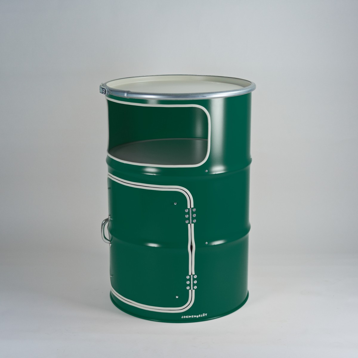 Lockengelöt - Fach-Schrank als Bar - aus einem Hamburger Ölfass