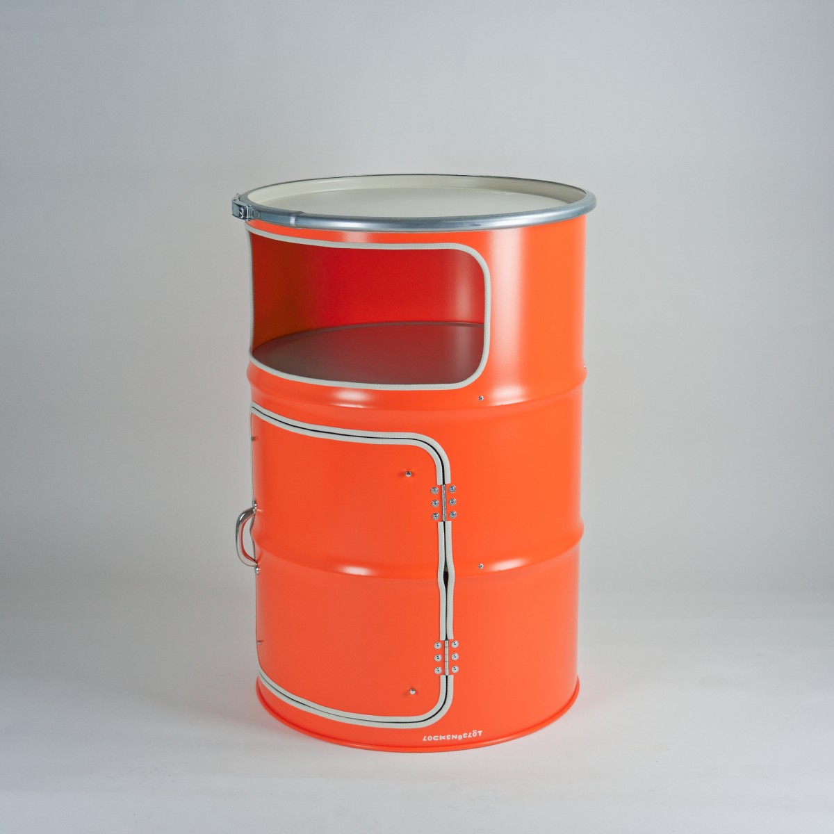 Lockengelöt - Fach-Schrank als Bar - aus einem Hamburger Ölfass