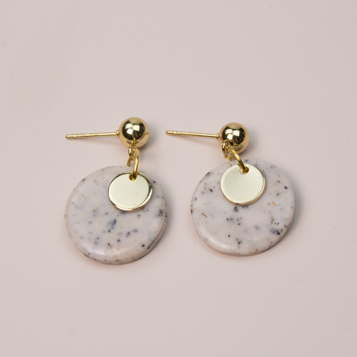 nathys_illustration - Ohrringe "Luna Pearl" 1,5cm mit Goldplättchen 