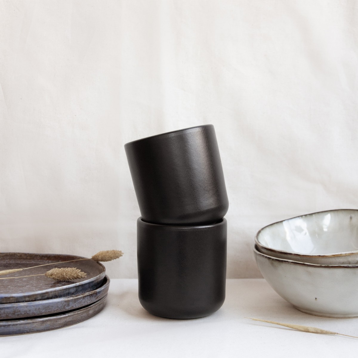 Matt-Schwarzer Steingut Becher 400 ml: Handgemachte Keramik Tasse