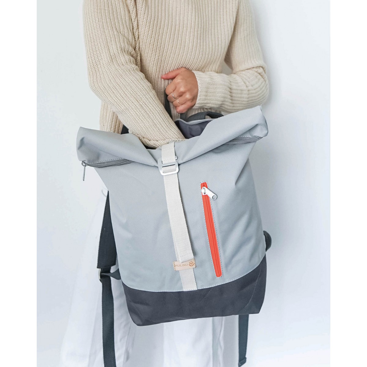 MULINU – Erweiterterbarer Rucksack UNIQUE ALBERT 2 Hellgrau Grau