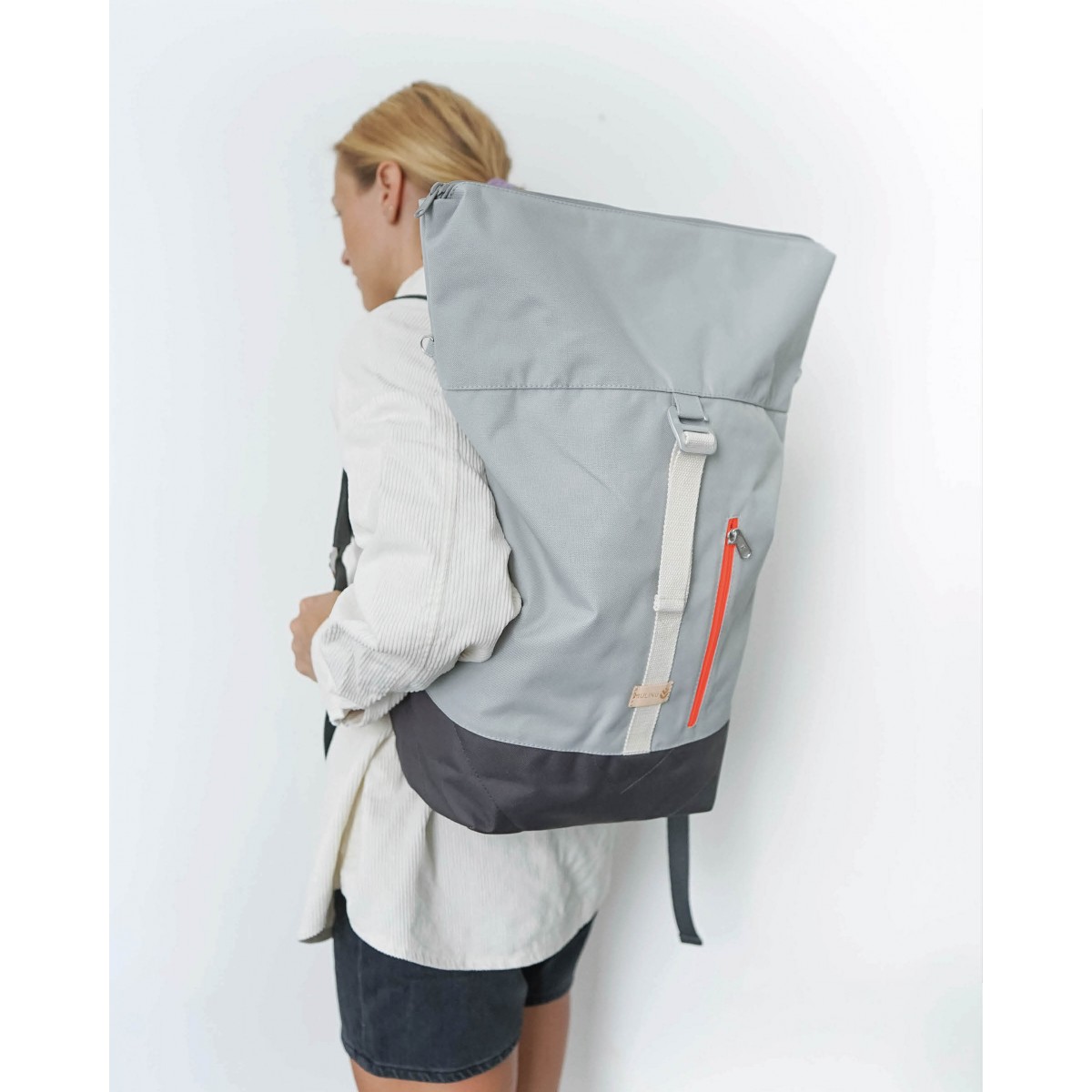 MULINU – Erweiterterbarer Rucksack UNIQUE ALBERT 2 Hellgrau Grau