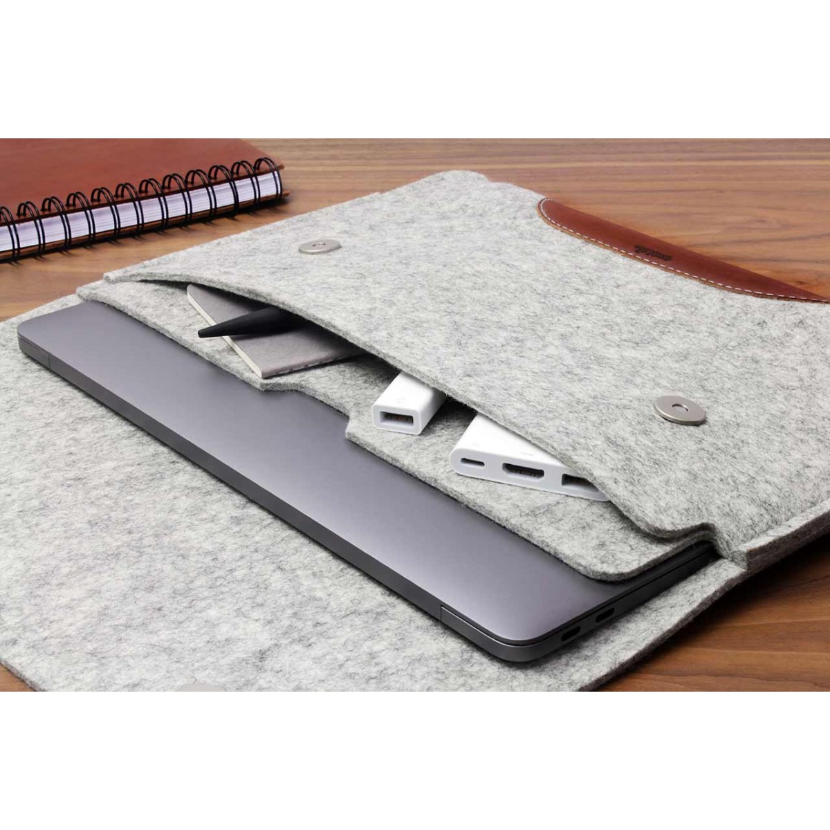Pack & Smooch - MacBook Pro 13" Sleeve (Touch Bar/Touch ID)