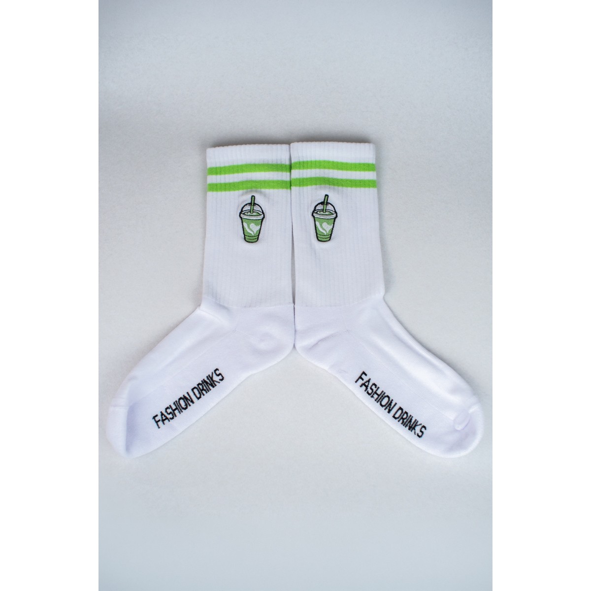 Iced Matcha Latte Stripes | Bestickte Bio Baumwoll Socken