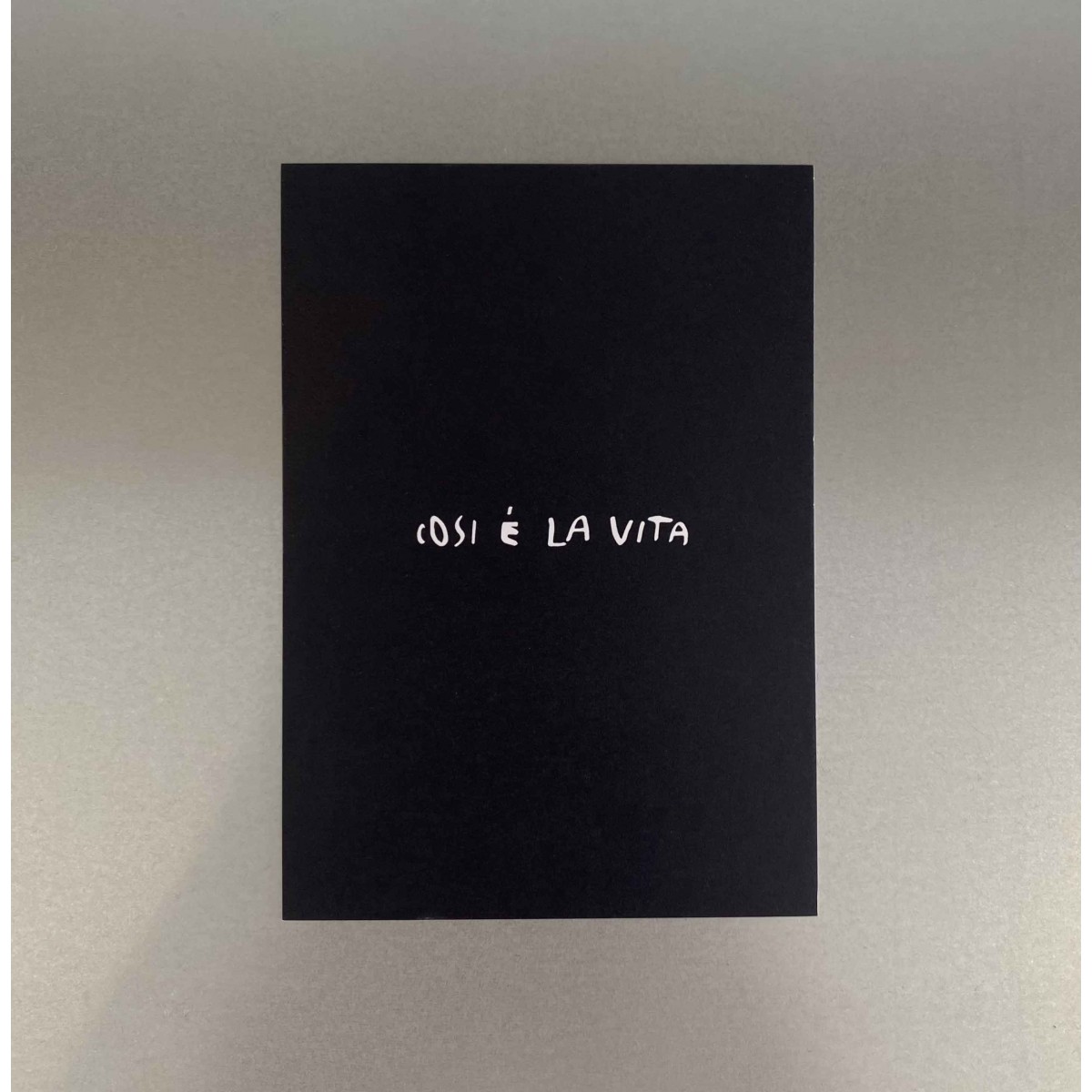 Love is the new black - Postkarte
"Cosi"