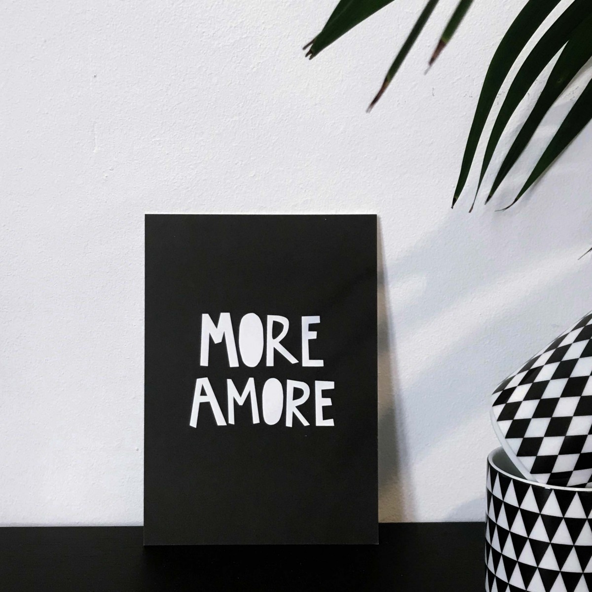 Love is the new black - Postkarte "More Amore"