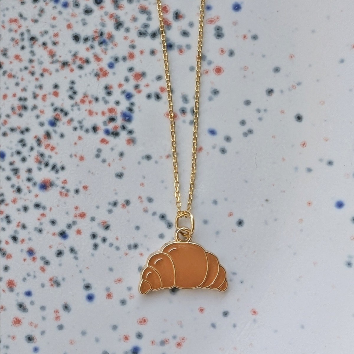 WUNDERVOLL Croissant Necklace