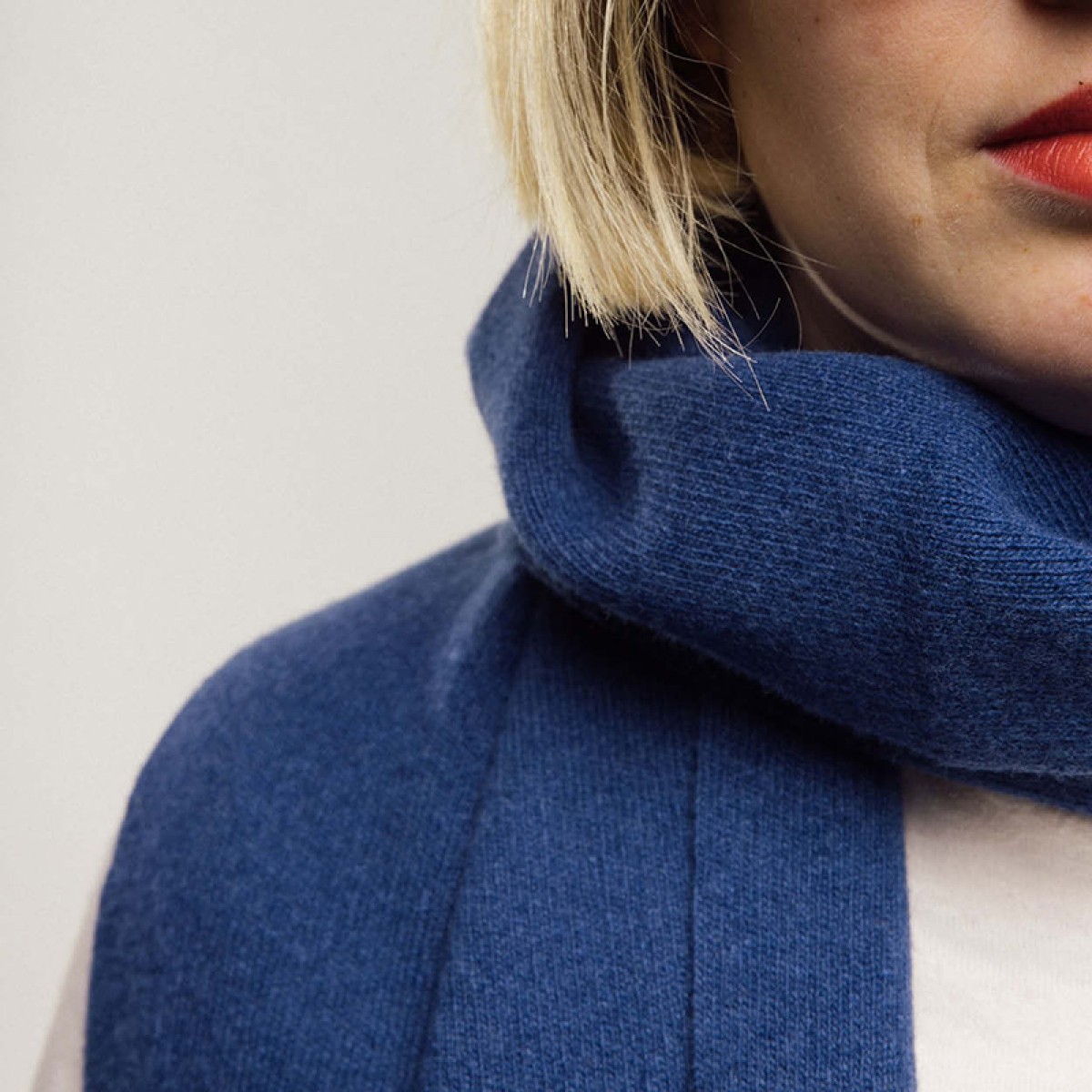 Doing Something Good – Schal Blau – Paradise Security
