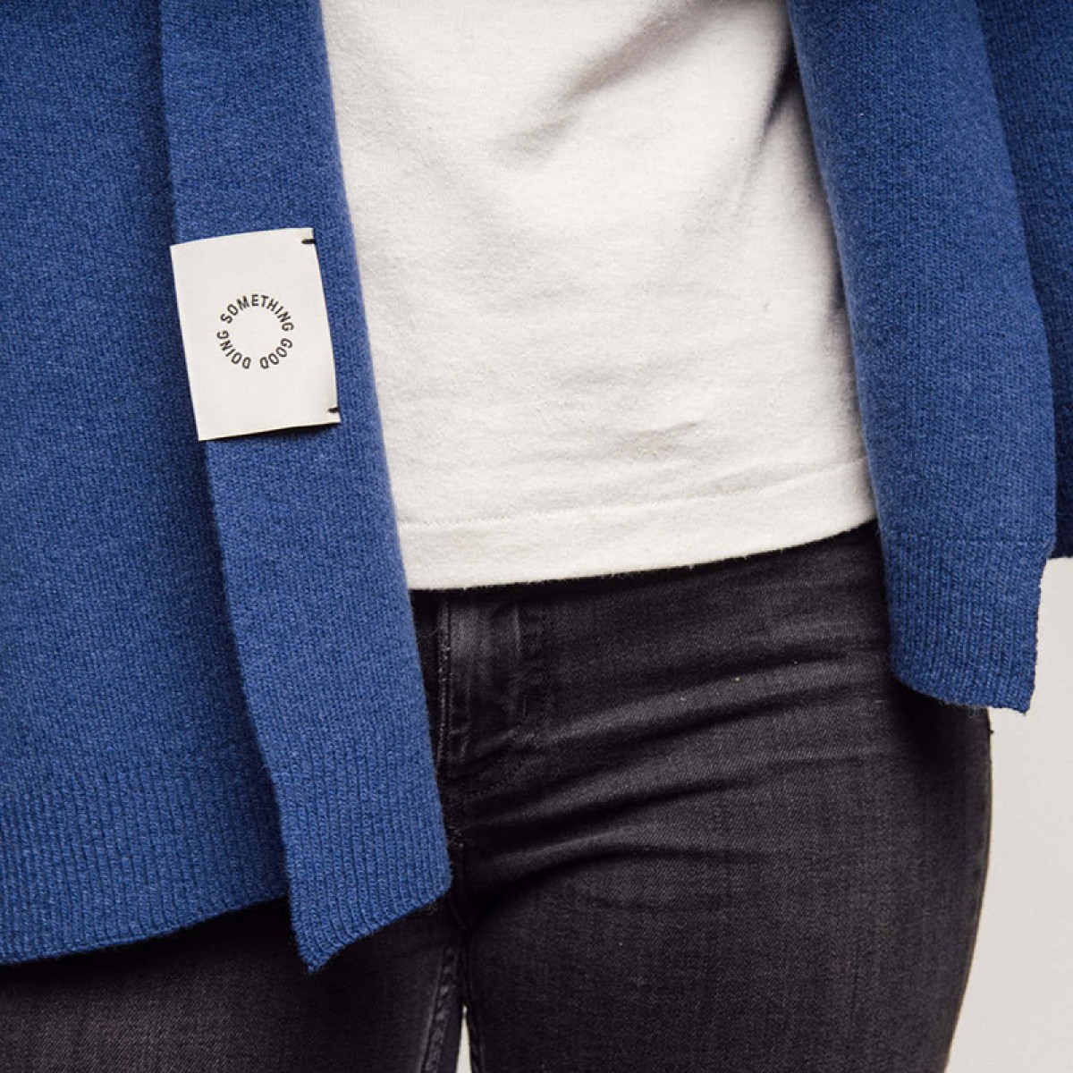 Doing Something Good – Schal Blau – Paradise Security