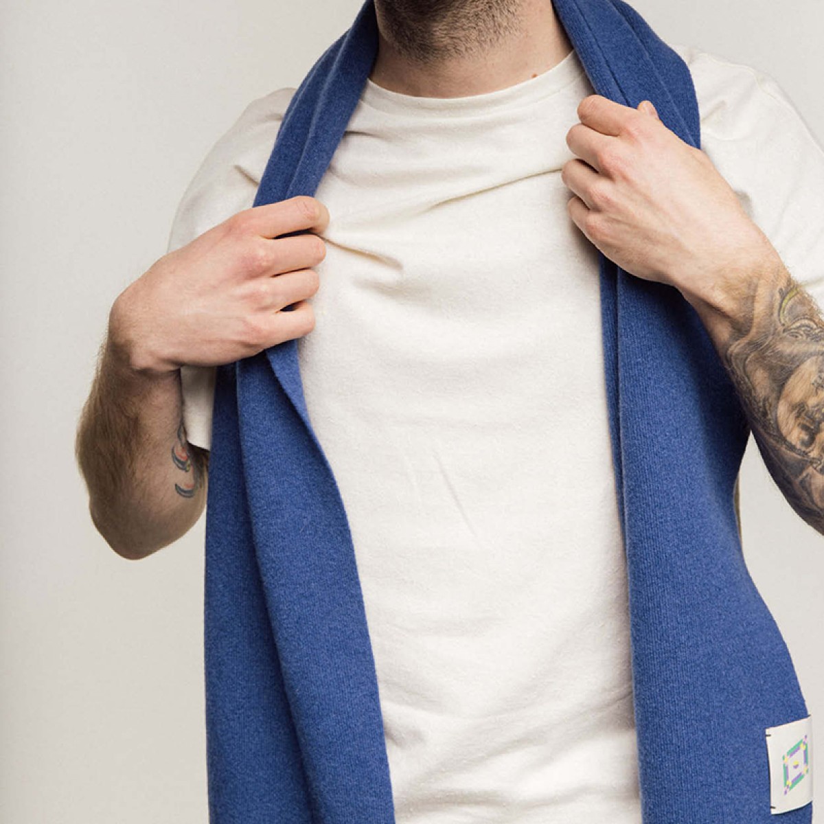 Doing Something Good – Schal Blau – Paradise Security