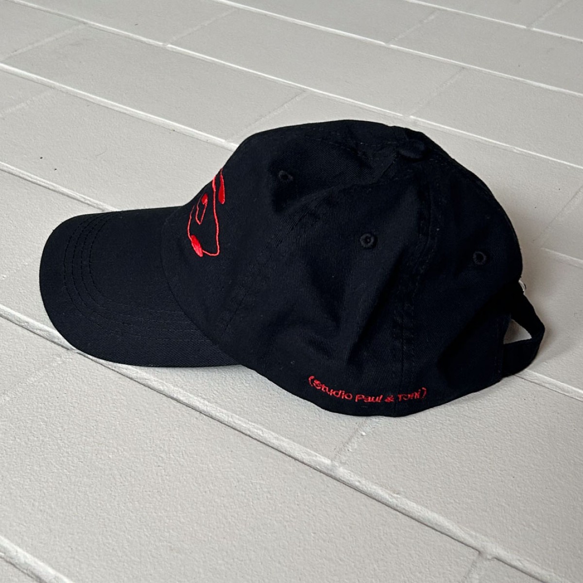 Swirl Cap black — Paul & Toni Merch Dad Cap Low Profile