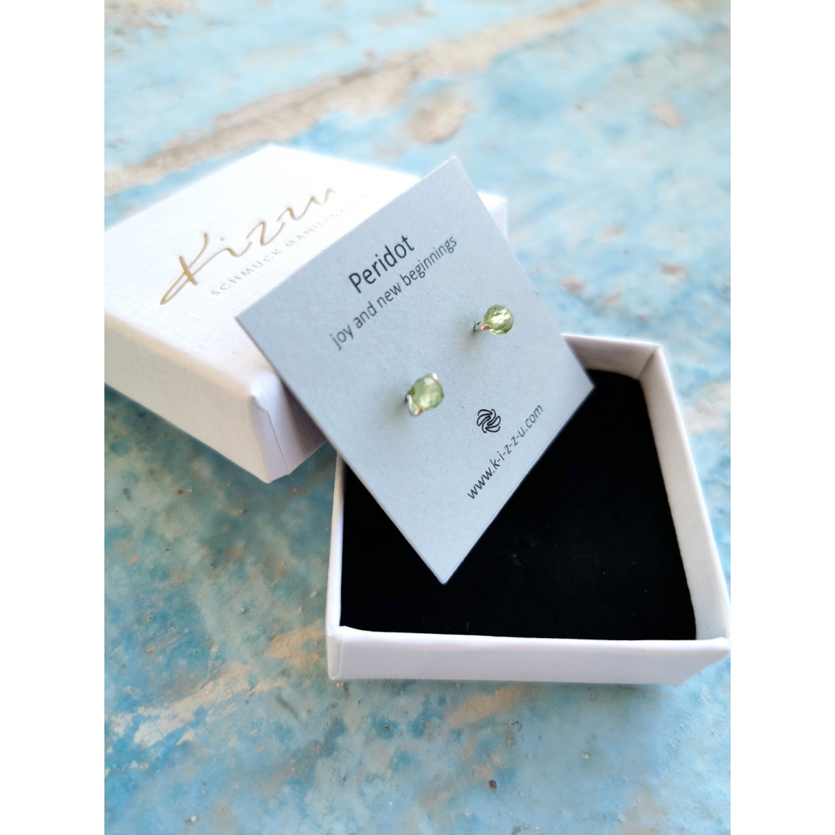 Feine Peridot-Ohrstecker • Sterling Silber / Gold Filled / Roségold • Handgefertigtes Design mit Bedeutung • Joy & New Beginnings • Geschenk zu Weihnachten