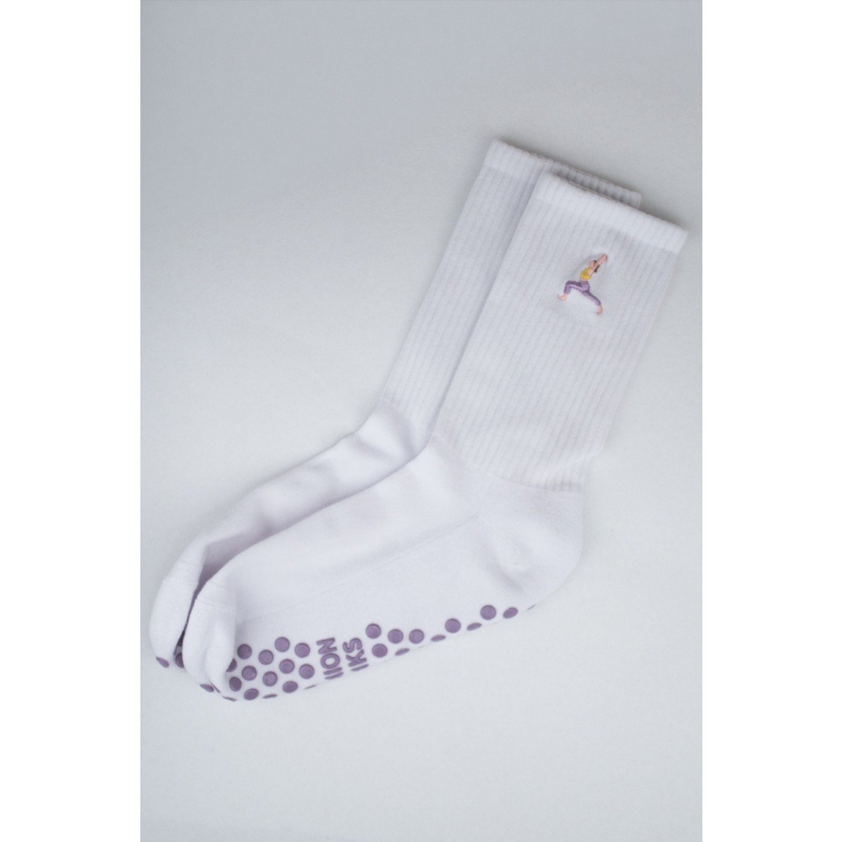 Pilates Pose | Bestickte Bio Baumwoll Socken mit Grip-Sohle