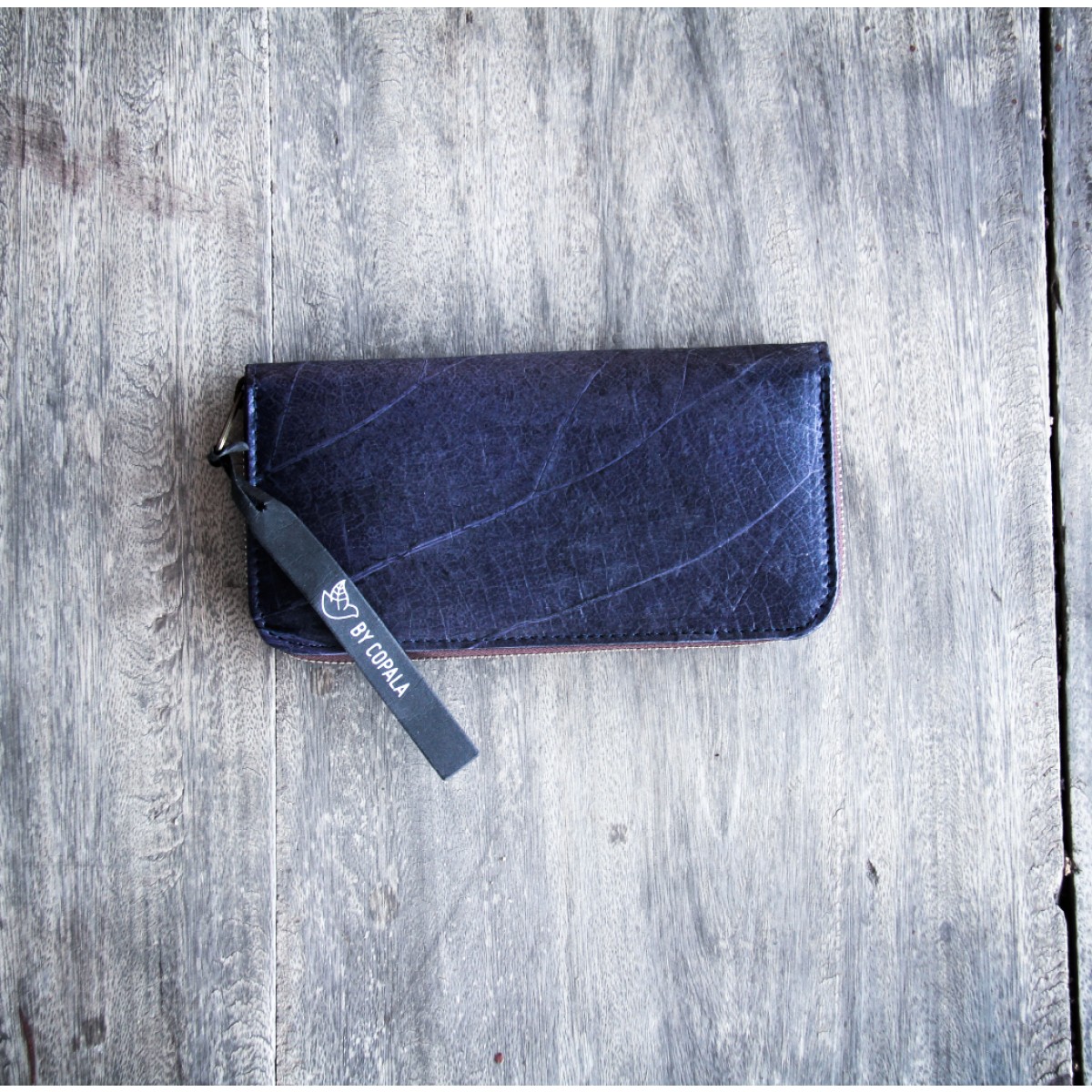 Portemonnaie aus recycelten Blättern / Nachhaltige vegane Brieftasche in lila / blau BY COPALA