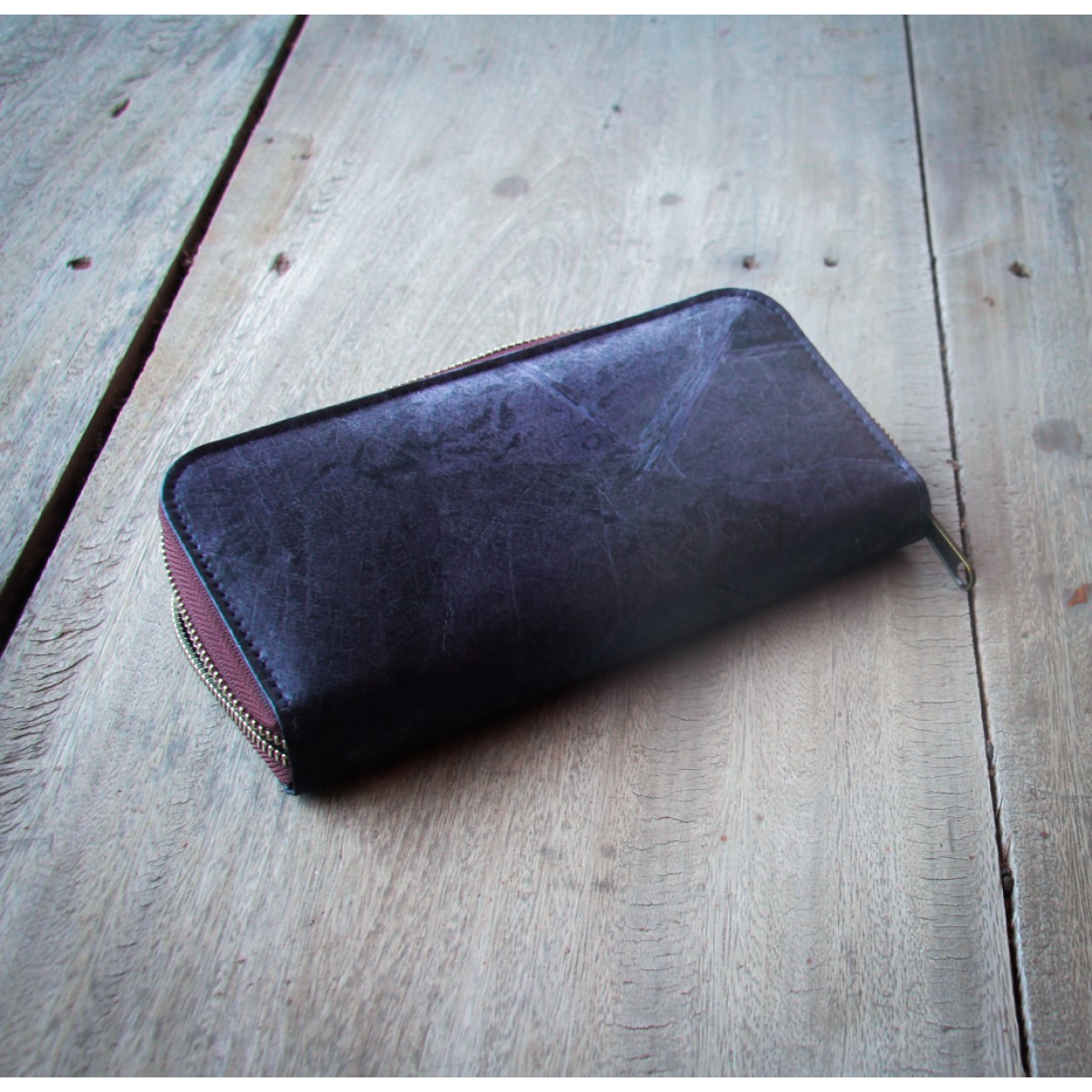 Portemonnaie aus recycelten Blättern / Nachhaltige vegane Brieftasche in lila / blau