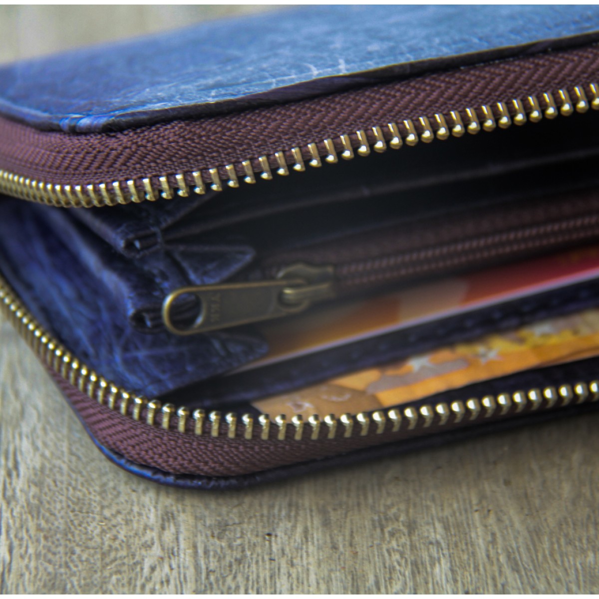 Portemonnaie aus recycelten Blättern / Nachhaltige vegane Brieftasche in lila / blau