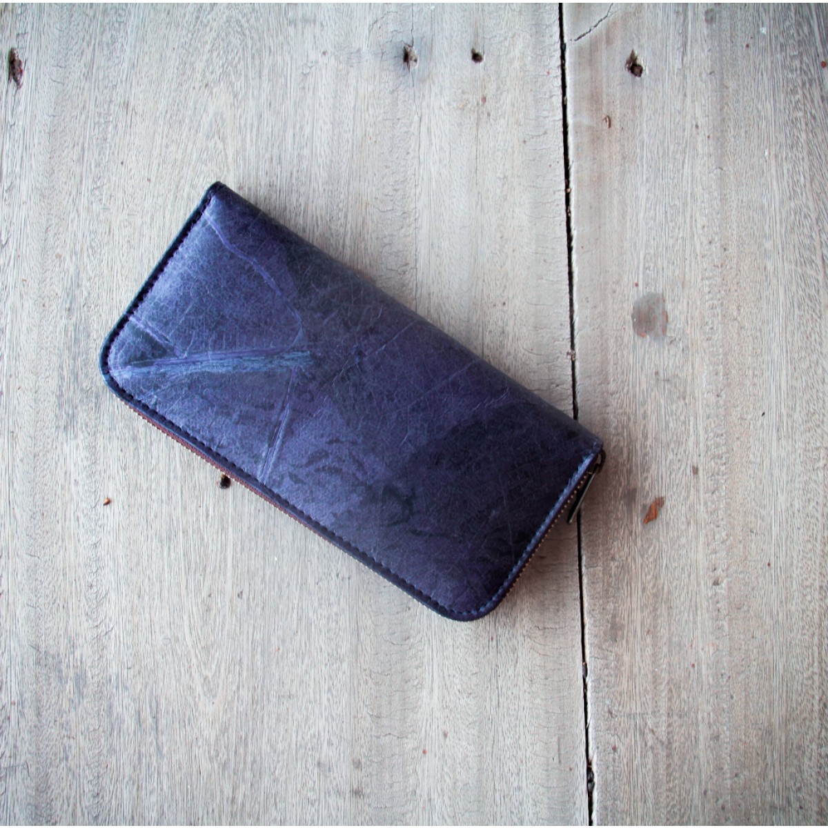 Portemonnaie aus recycelten Blättern / Nachhaltige vegane Brieftasche in lila / blau