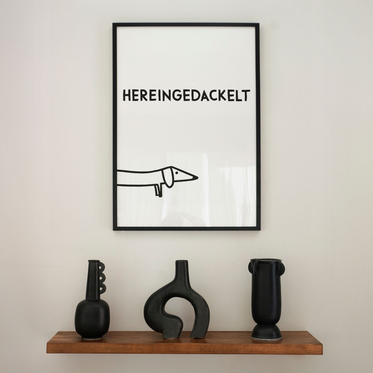 vonSUSI - Dackel Poster "Hereingedackelt" in weiß