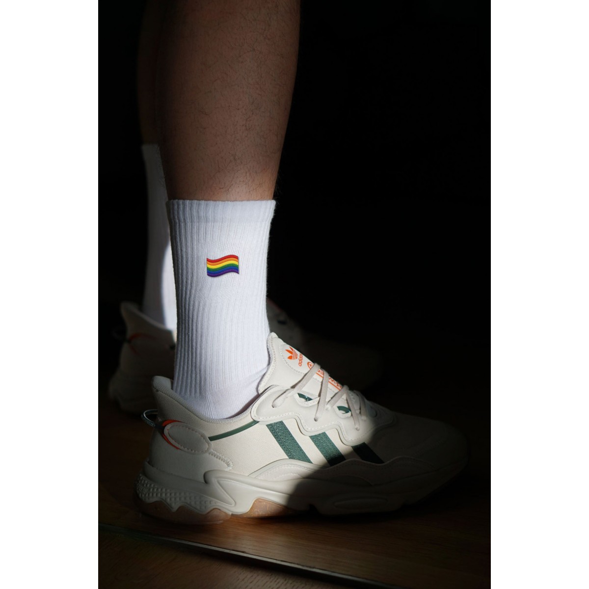 Pride Flag | LOVE WINS | Bestickte Bio Baumwoll Socken | Fashion Drinks
