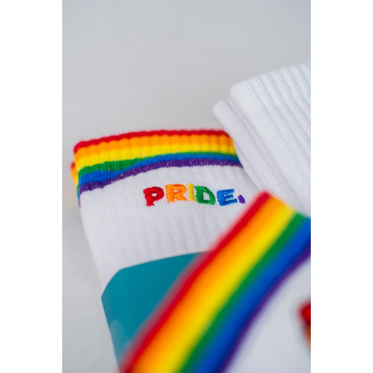 Pride Proud | LOVE WINS | Bestickte Bio Baumwoll Socken