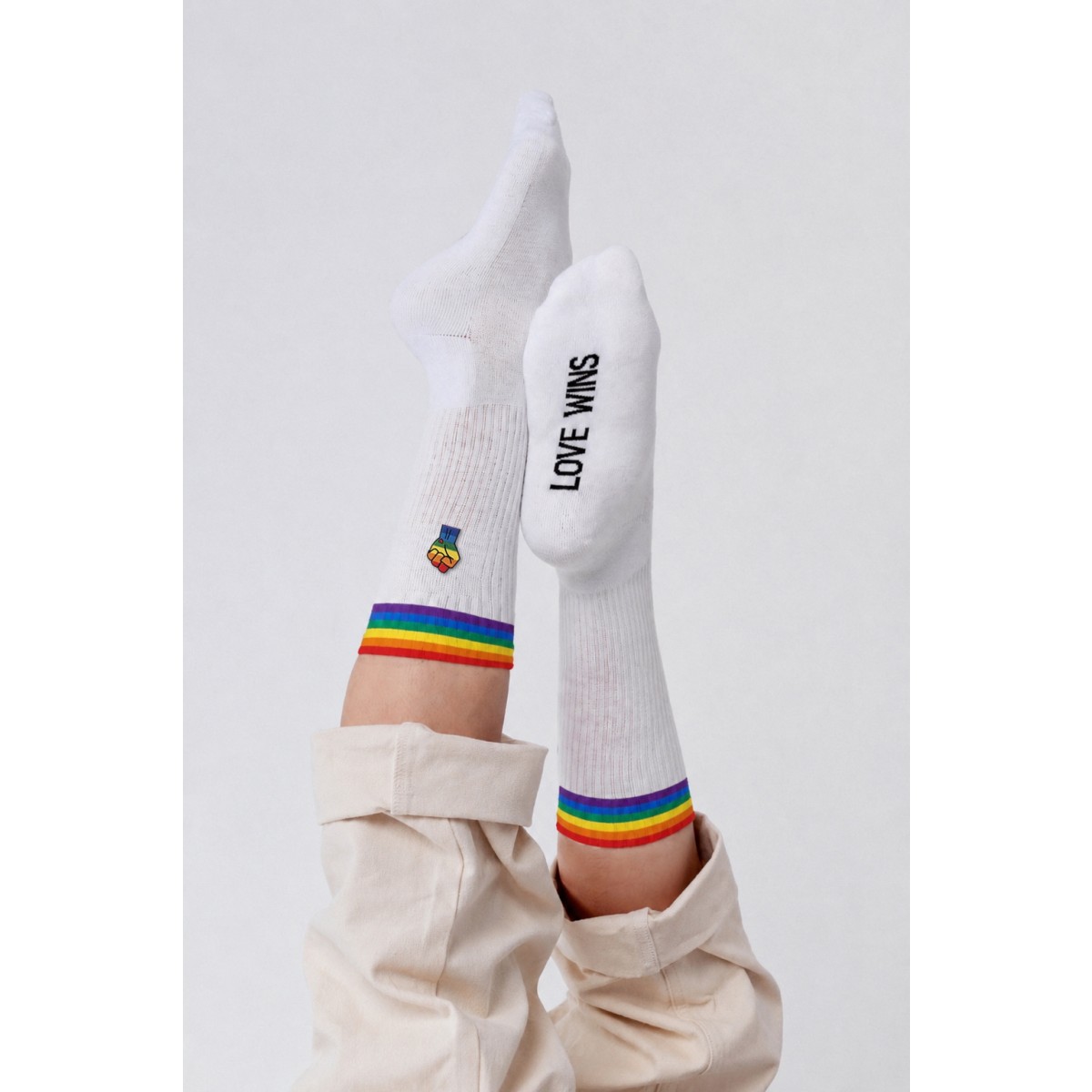 Pride Fist | LOVE WINS | Bestickte Bio Baumwoll Socken