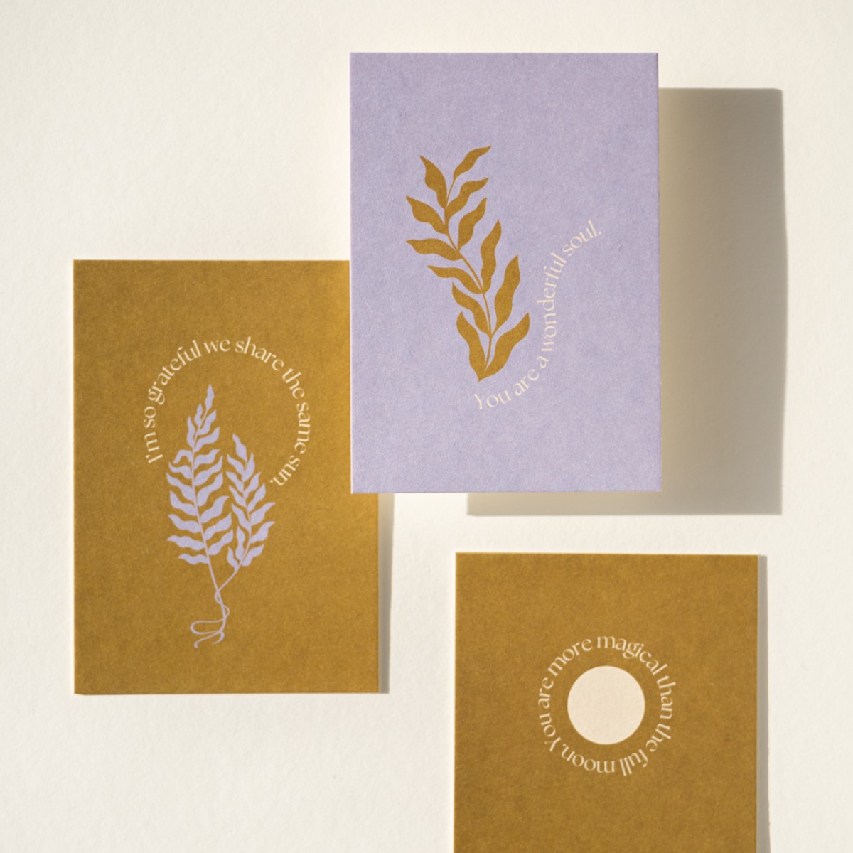 "I'm so grateful we share the same sun" Postkarte mit Briefumschlag von REYOUNITE