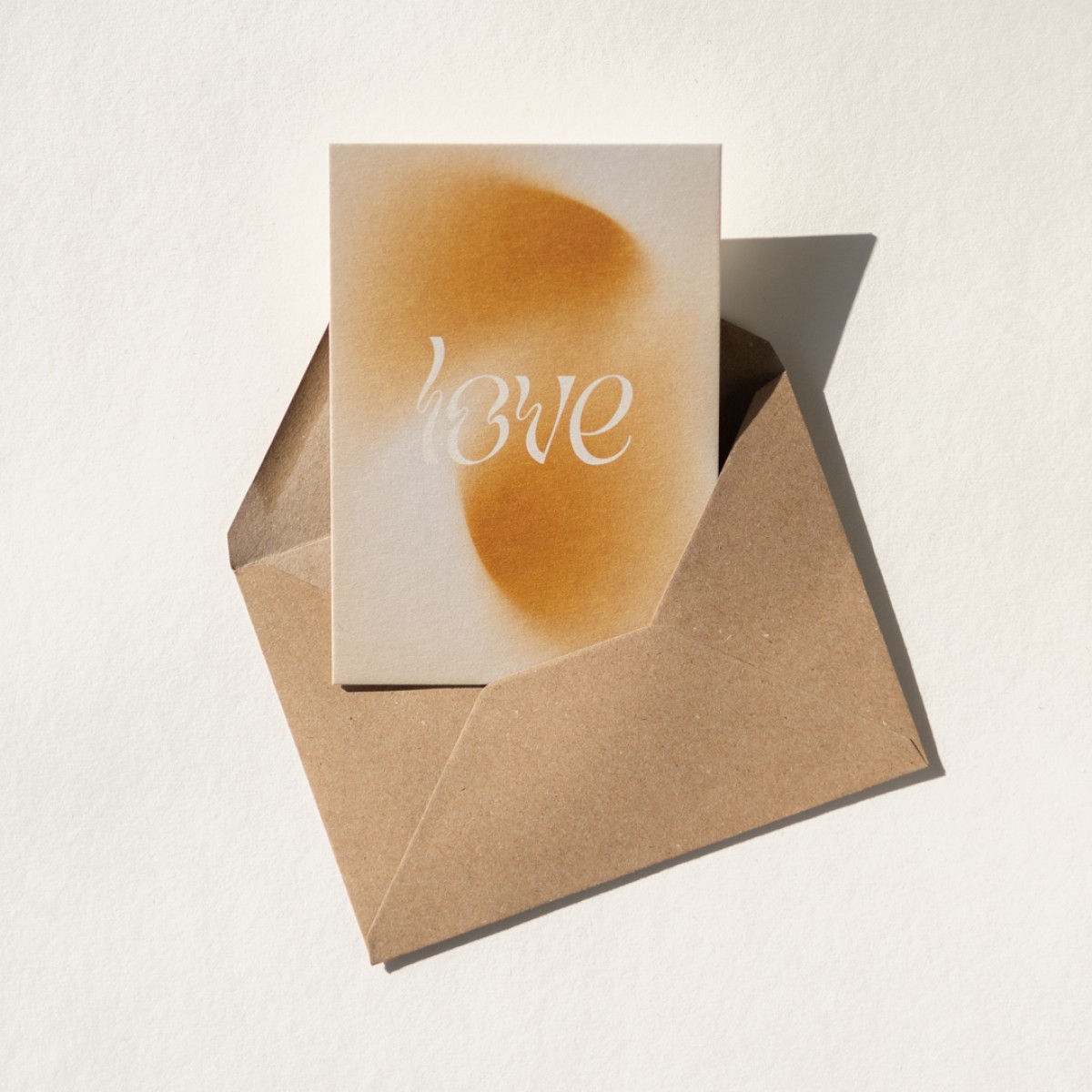 Love. Postkarte mit Briefumschlag. Von REYOUNITE