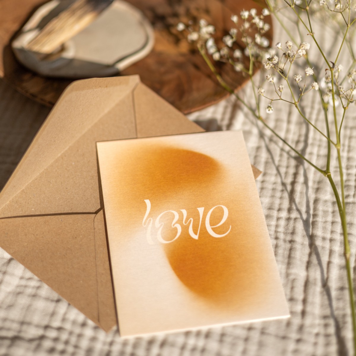 "Love" Postkarte mit Briefumschlag von REYOUNITE