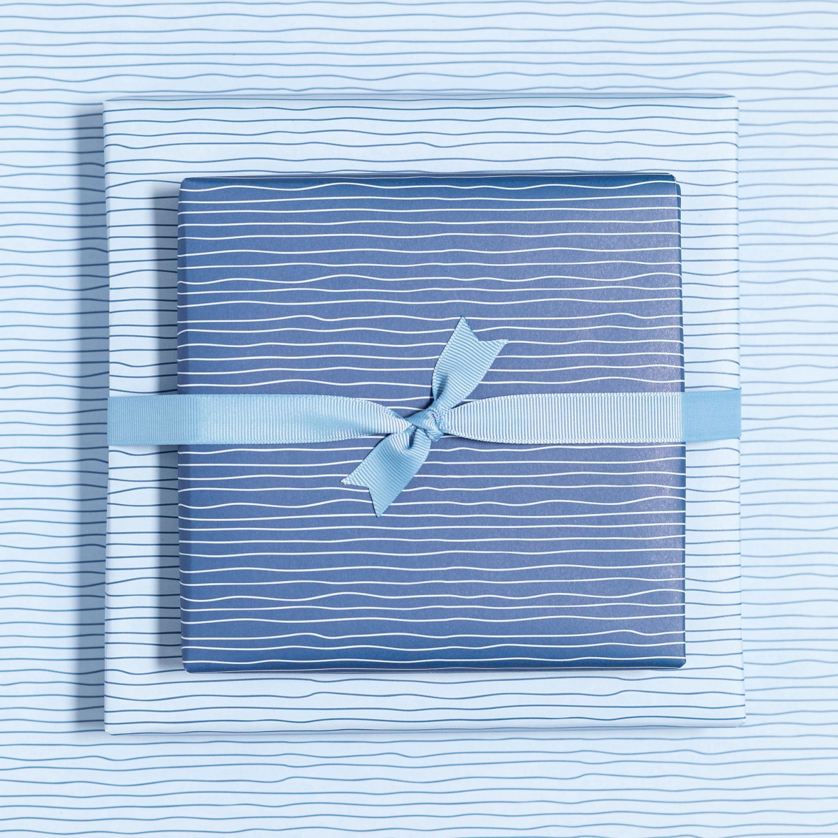 Maritimes Geschenkpapier blaues "Wasser" - 5 Bogen