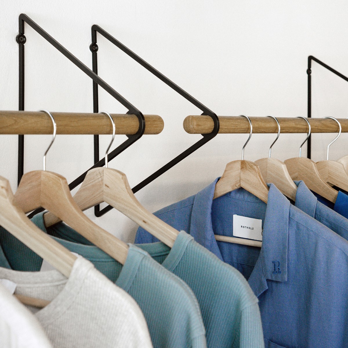 SOLID Garderobe Schwarz | Result Objects 