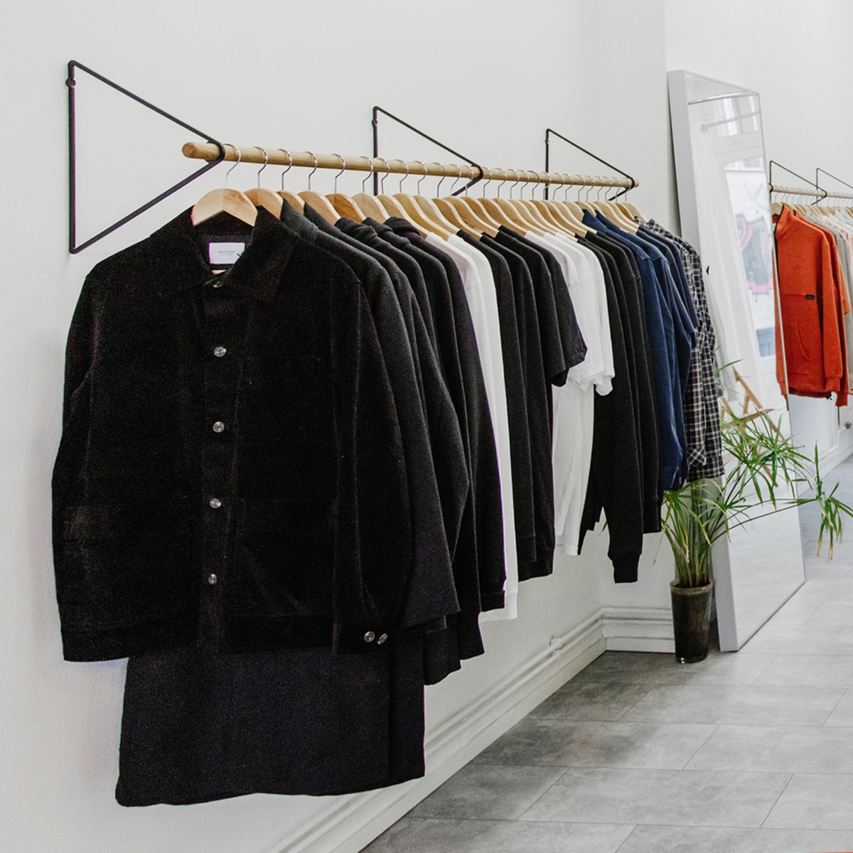 SOLID Garderobe Schwarz | Result Objects 