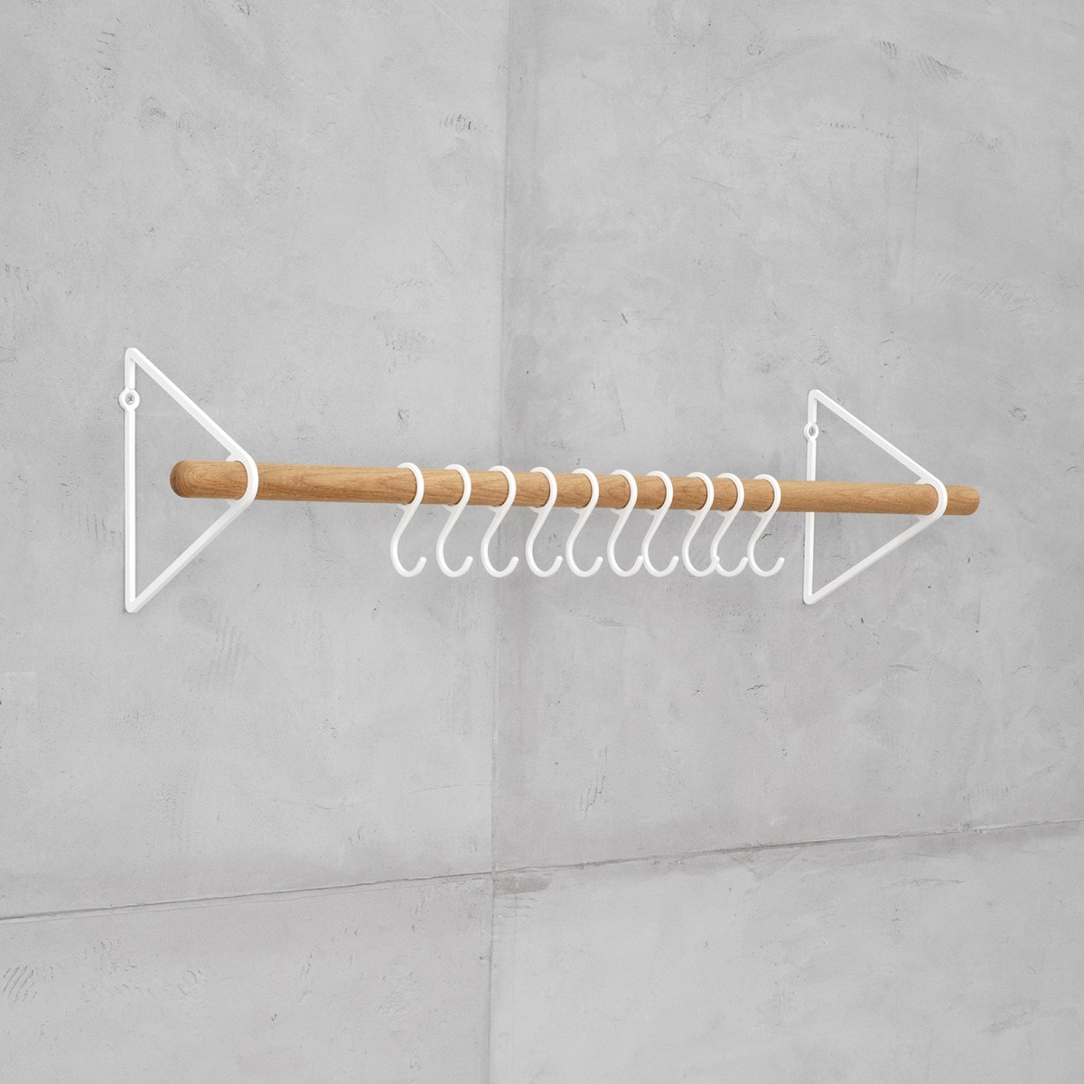 SOLID Flurgarderobe in Weiß mit weißen Haken | Result Objects