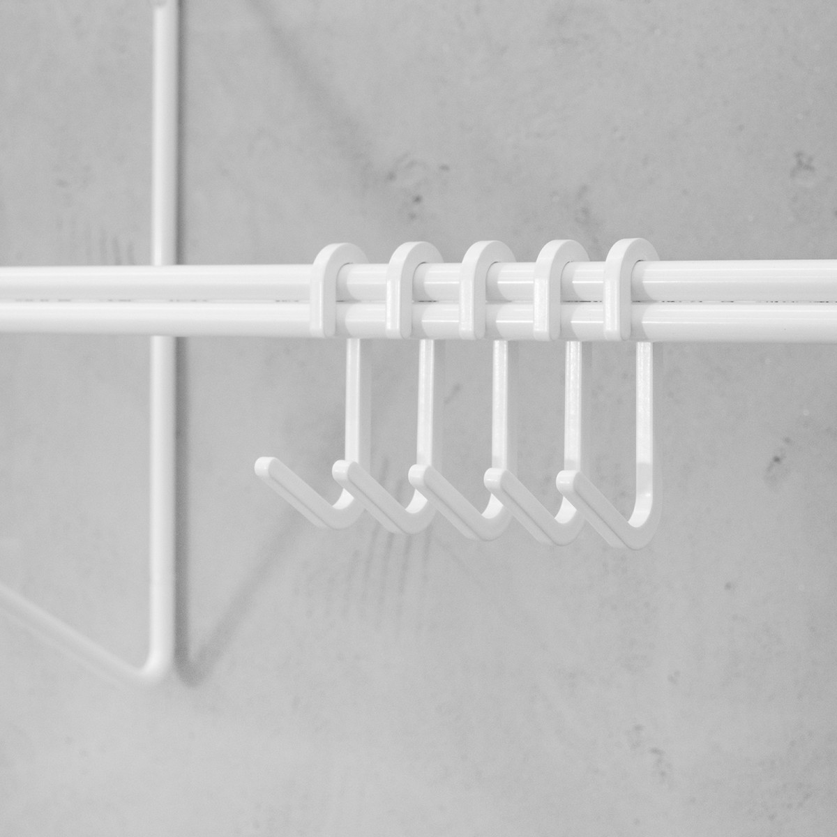 SYNC Garderobe Weiß | Result Objects