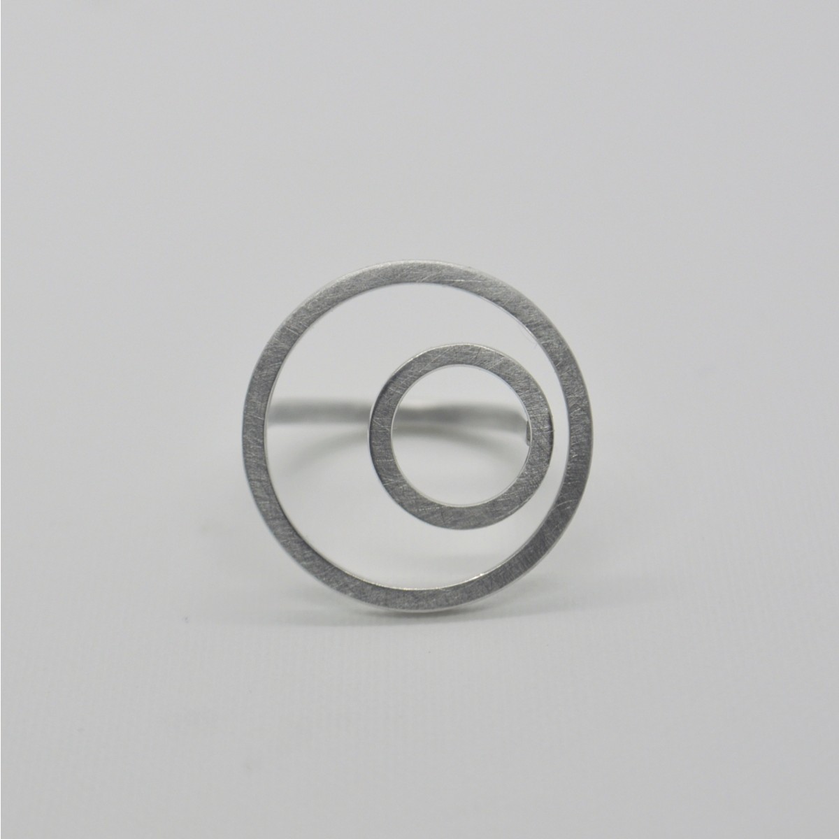 Ring "Eingerahmt" aus Silber von DOPPELLUDWIG