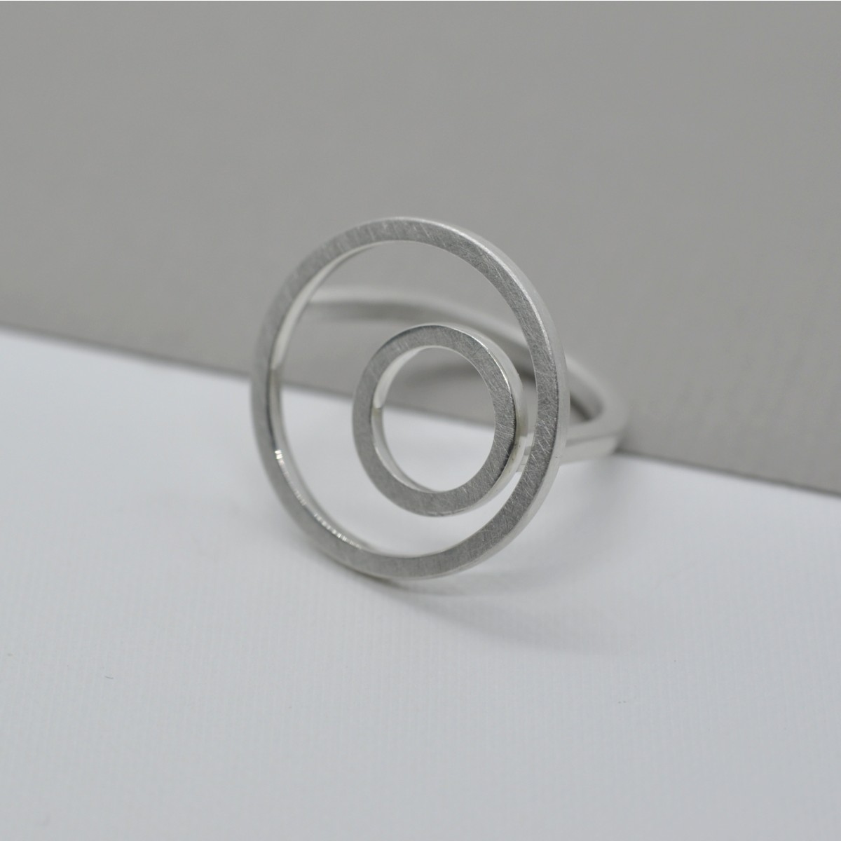 Ring "Eingerahmt" aus Silber von DOPPELLUDWIG