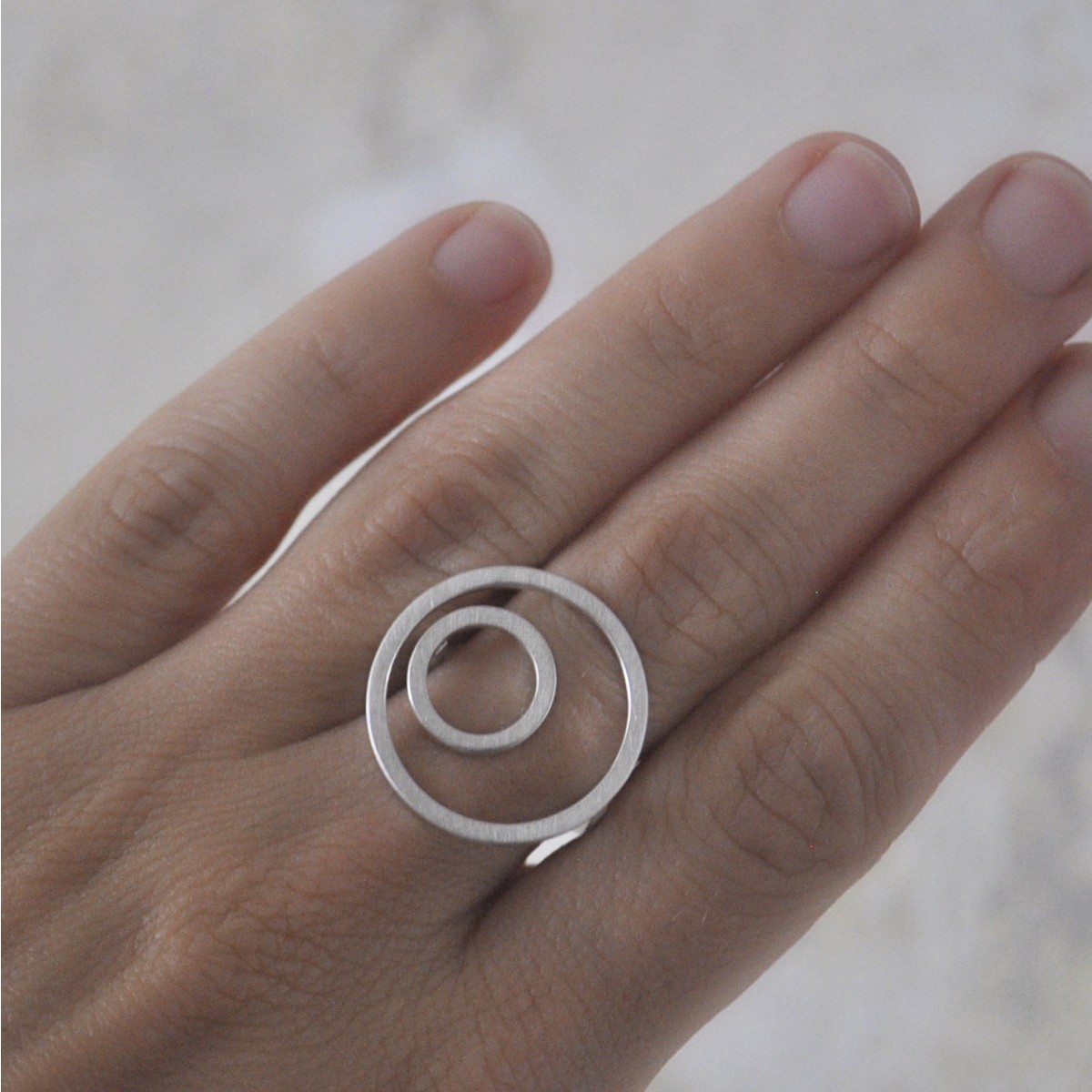 Ring "Eingerahmt" aus Silber von DOPPELLUDWIG