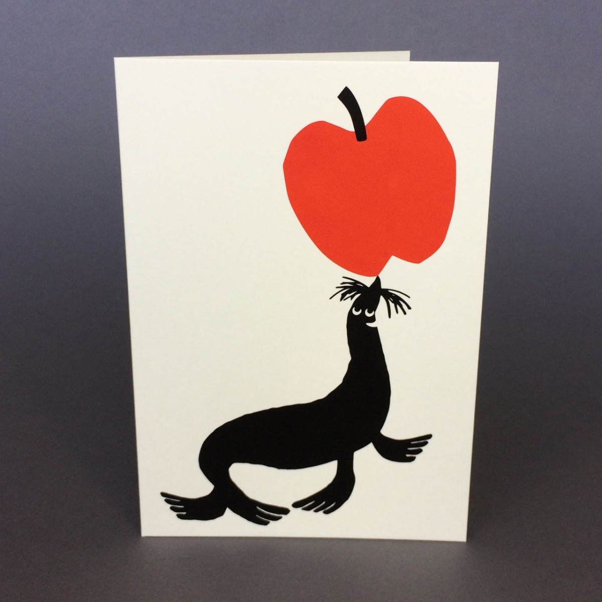 Print now - Riot later ● Robbe mit Apfel, 2 Karten mit Umschlag