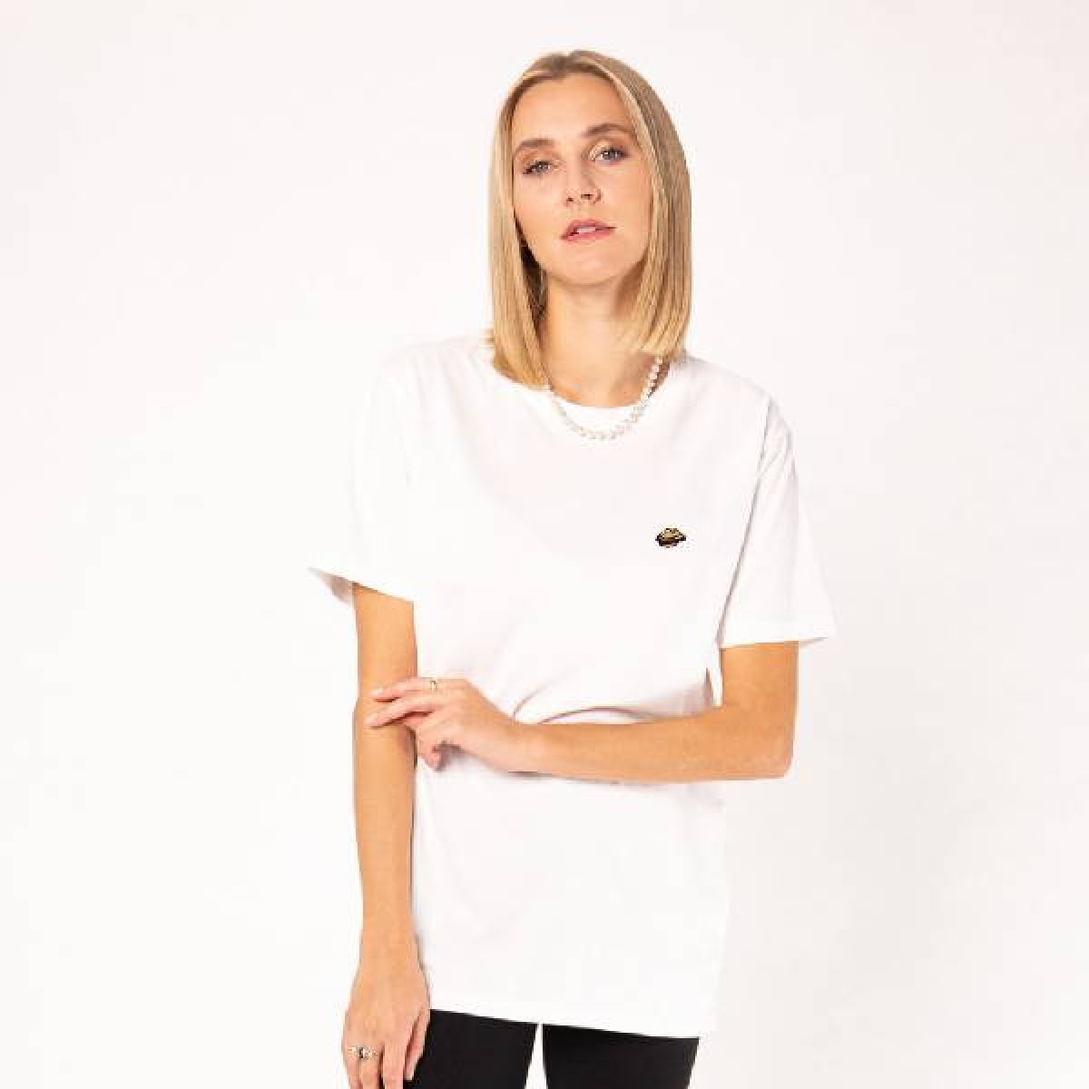 Leberkassemmel | Besticktes Bio Baumwoll Unisex T-Shirt | weiß | Fashion Drinks