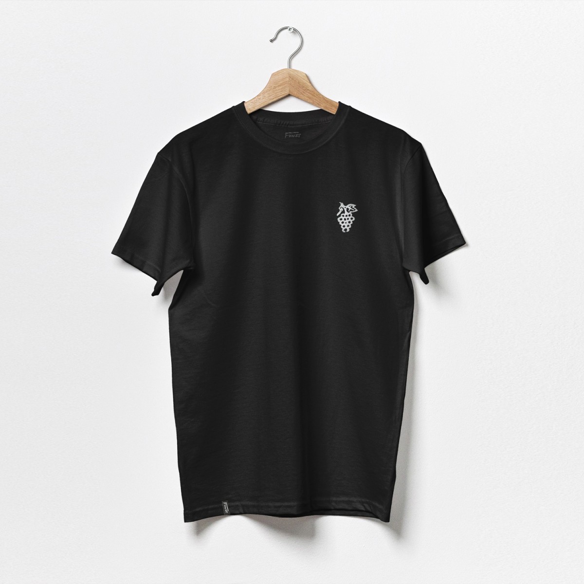 "GRAPE" T-Shirt Black // FUNST Studio, Verena Senn